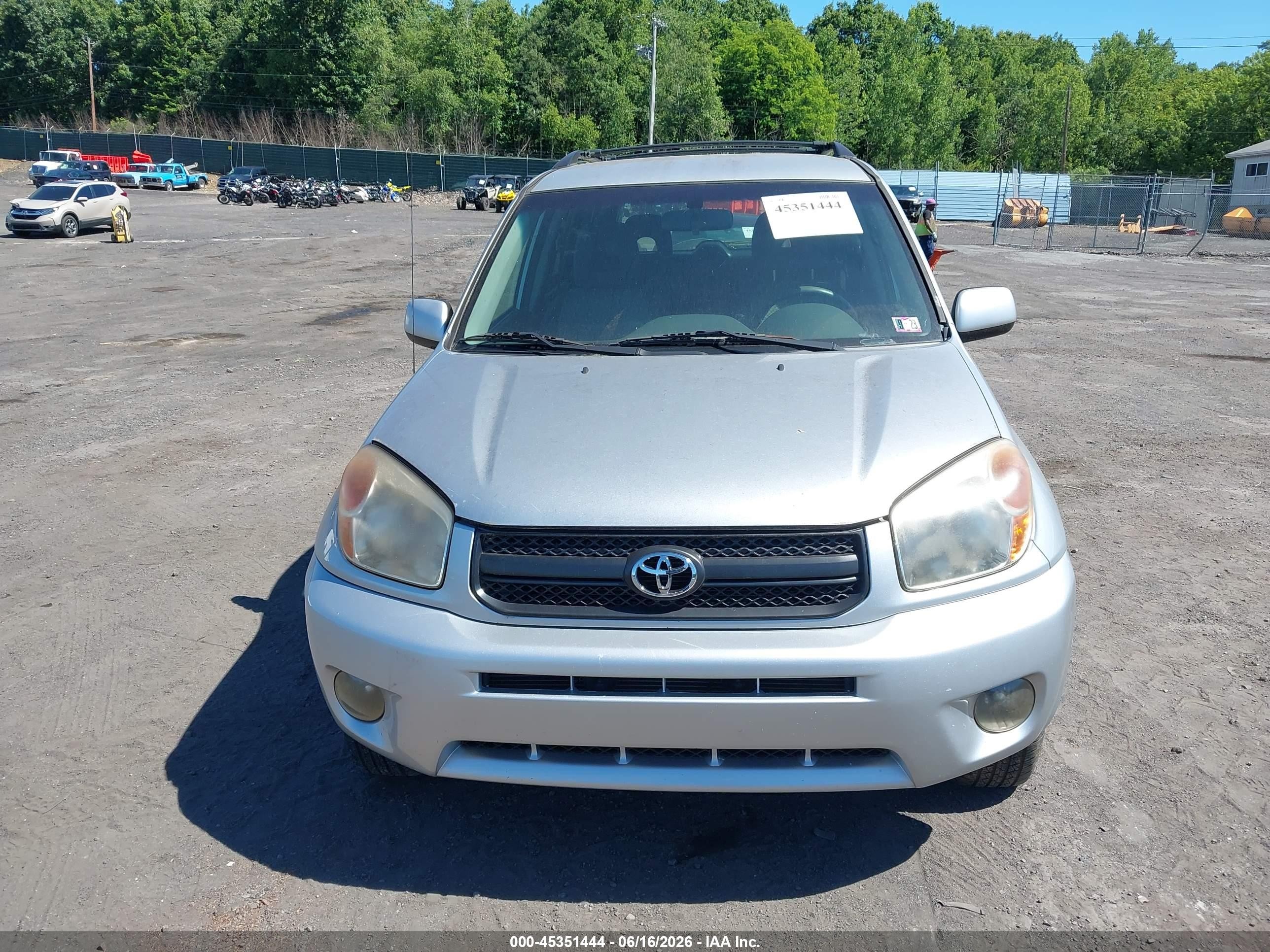 2004 Toyota Rav4   Silver vin: JTEHD20V640020673