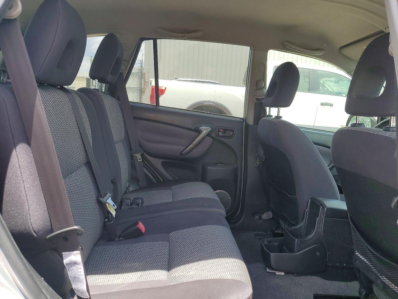 2004 Toyota Rav4 Base Silver vin: JTEHD20V640027378