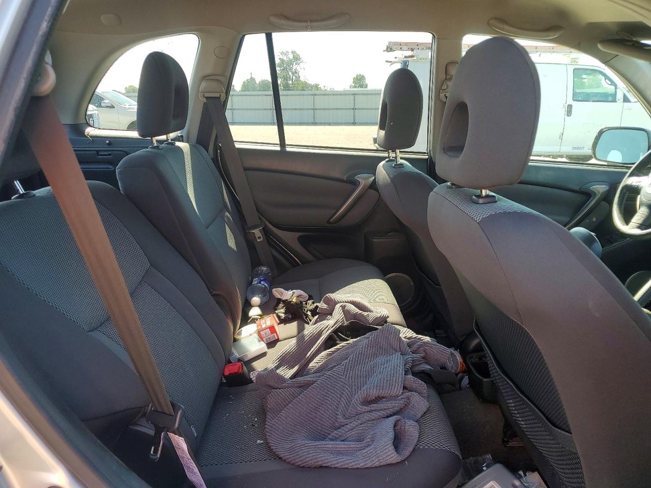 2004 Toyota Rav4 Base Silver vin: JTEHD20V646022162