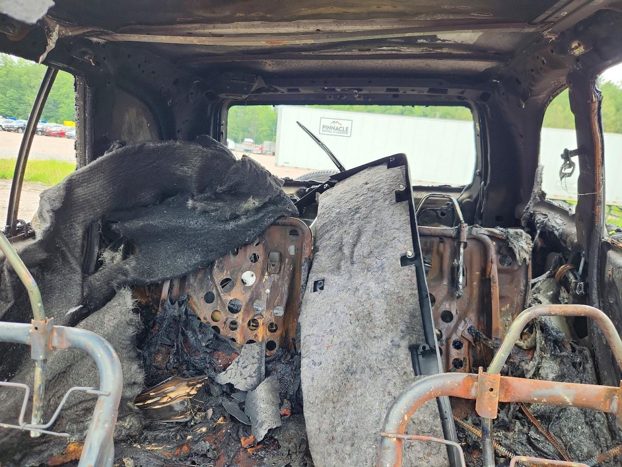 2005 Toyota Rav4 Base Burn vin: JTEHD20V650050242