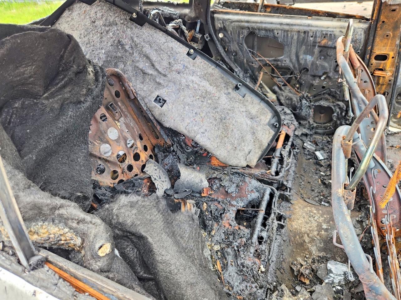 2005 Toyota Rav4 Base Burn vin: JTEHD20V650050242