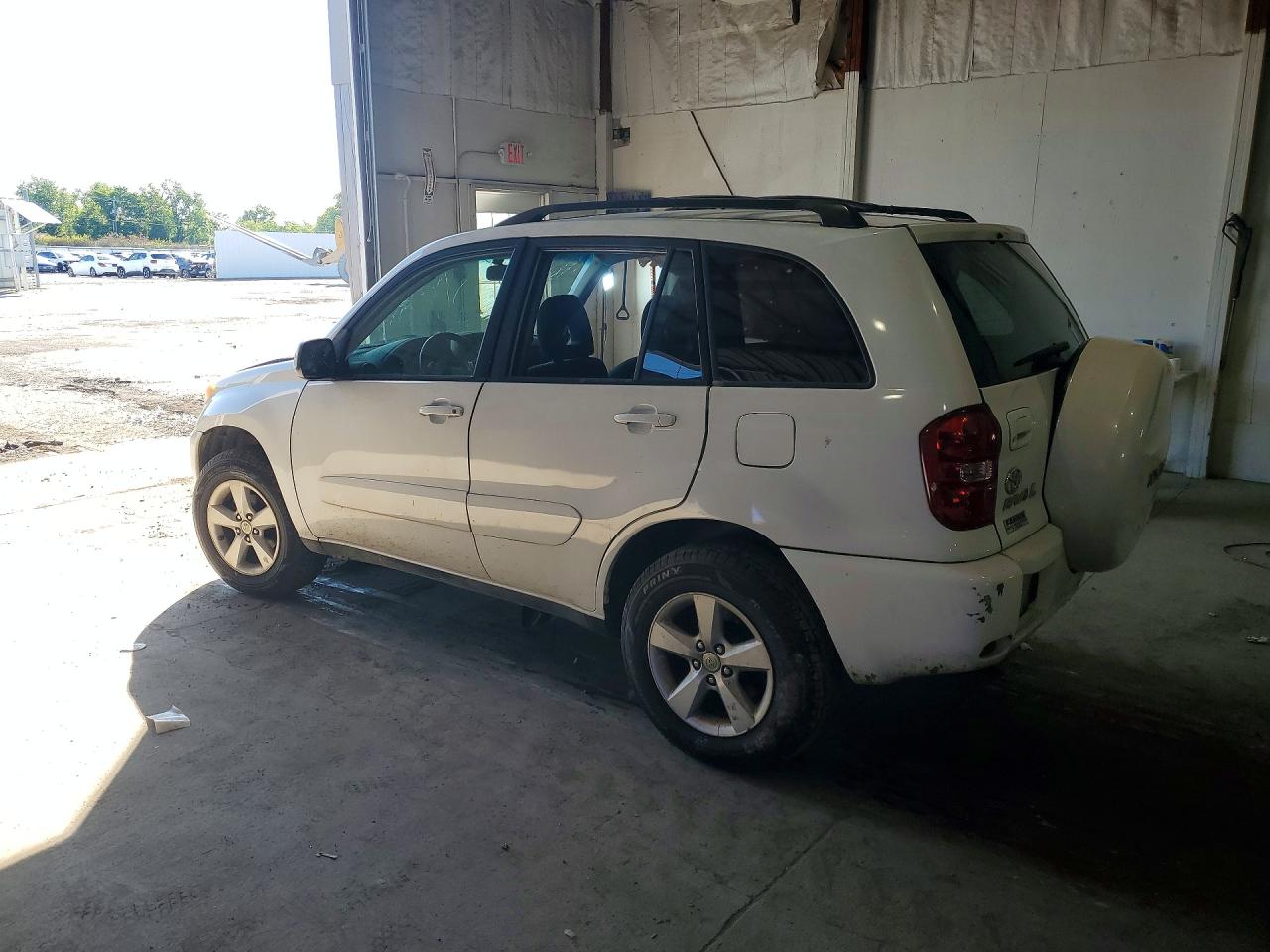 2005 Toyota Rav4 Base White vin: JTEHD20V650057160