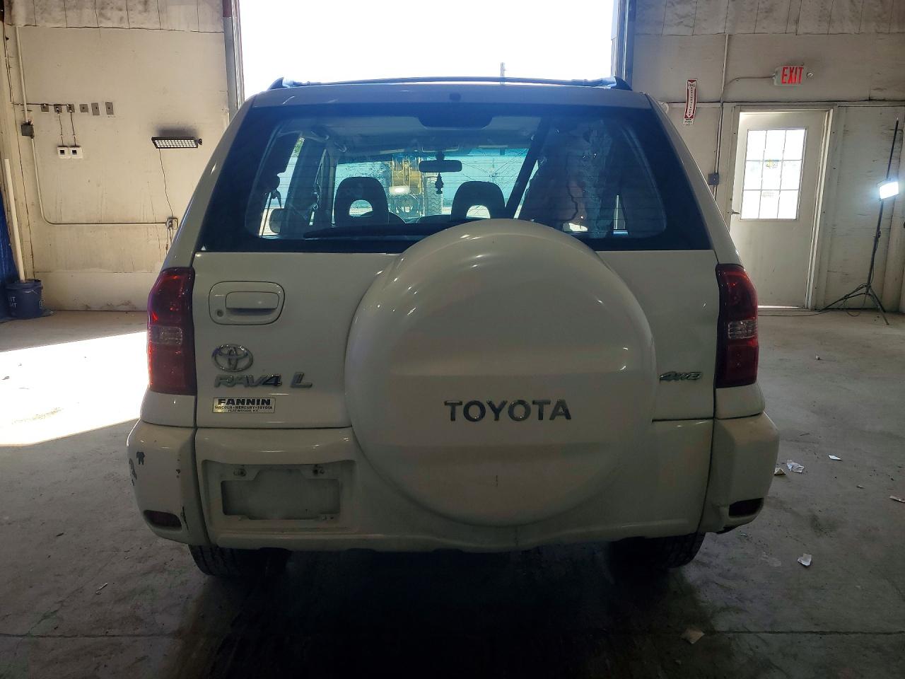 2005 Toyota Rav4 Base White vin: JTEHD20V650057160