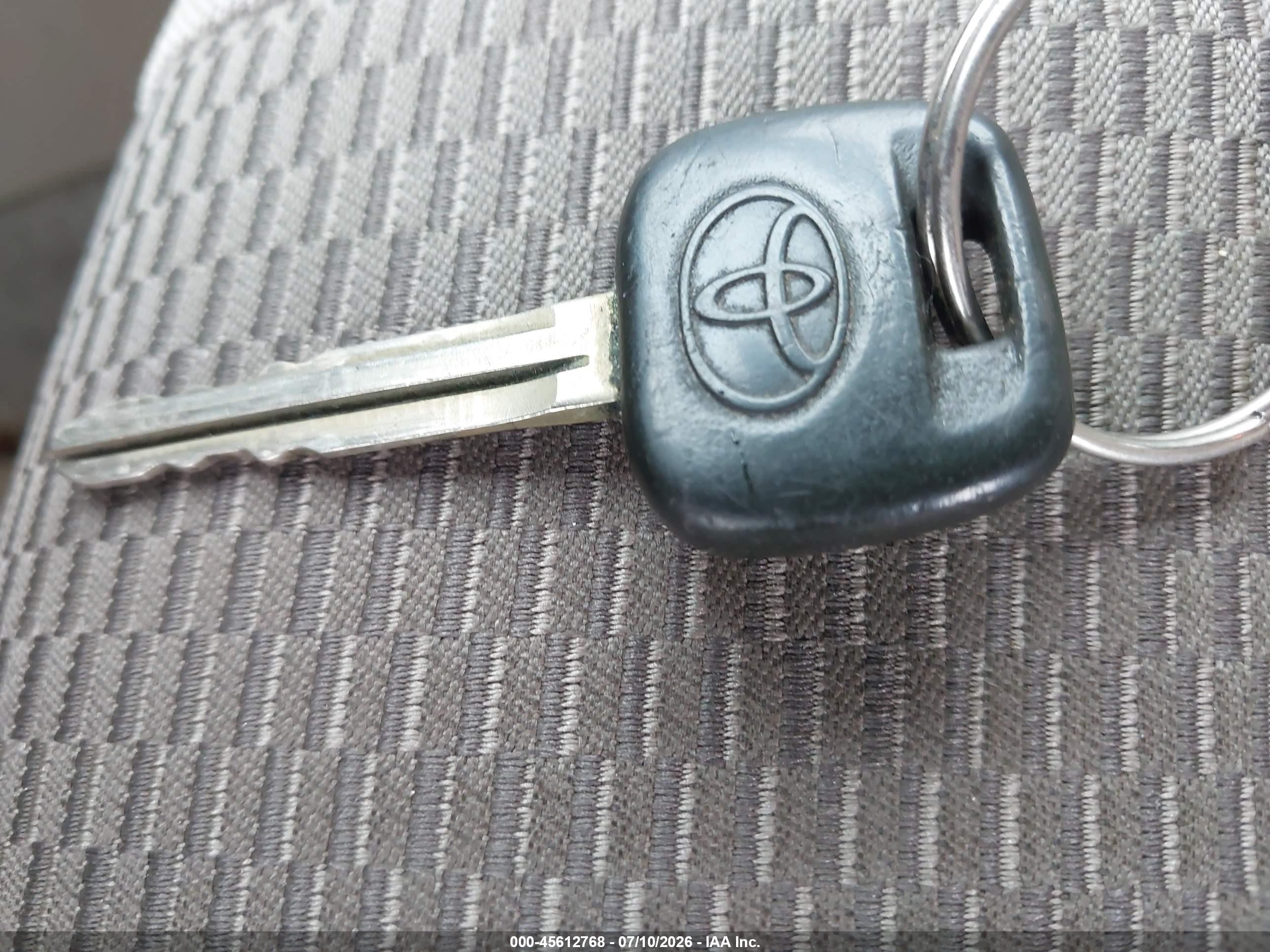 2005 Toyota Rav4   Champagne vin: JTEHD20V650064710