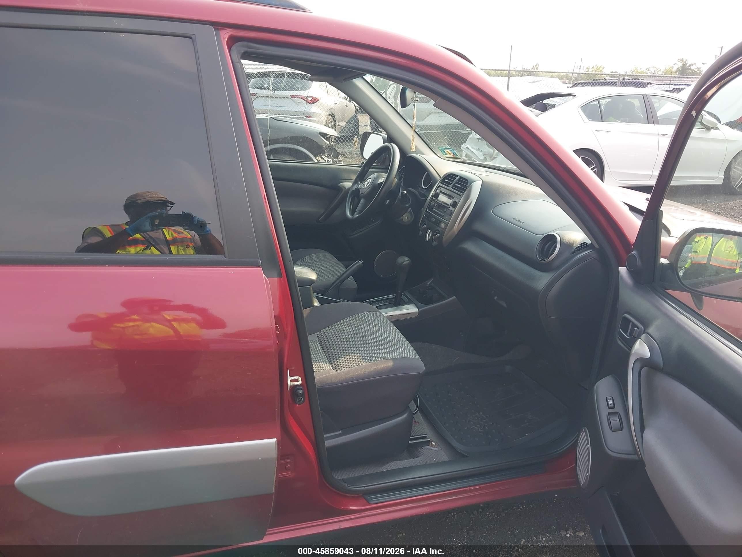 2005 Toyota Rav4 Red vin: JTEHD20V650065582