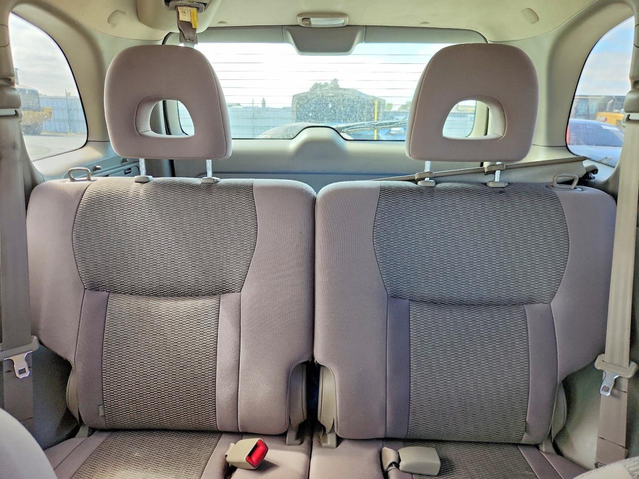 2005 Toyota Rav4 Base Silver vin: JTEHD20V650070572