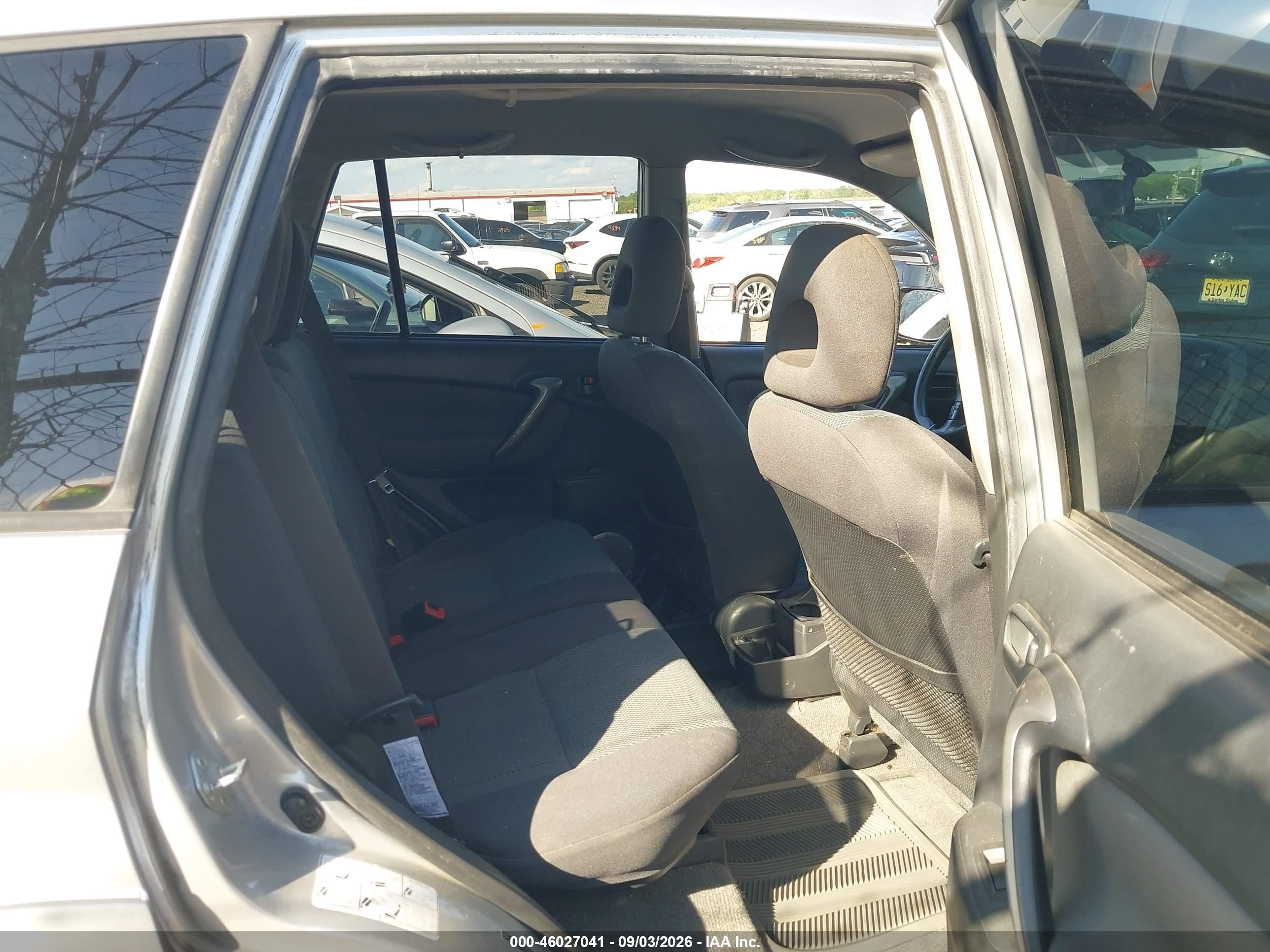 2005 Toyota Rav4   Silver vin: JTEHD20V656033924