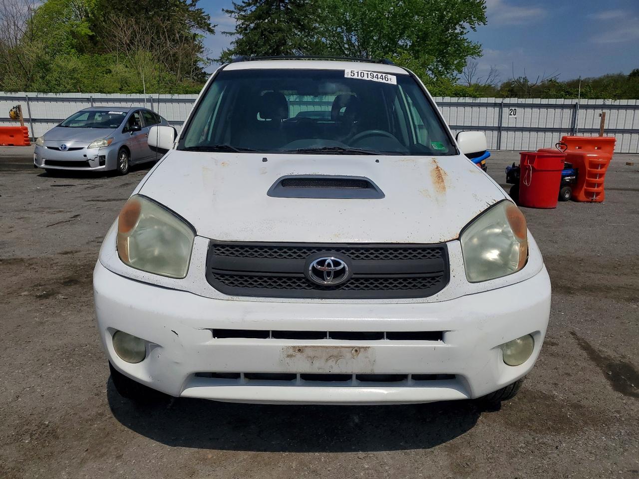 2004 Toyota Rav4 Base White vin: JTEHD20V740024053
