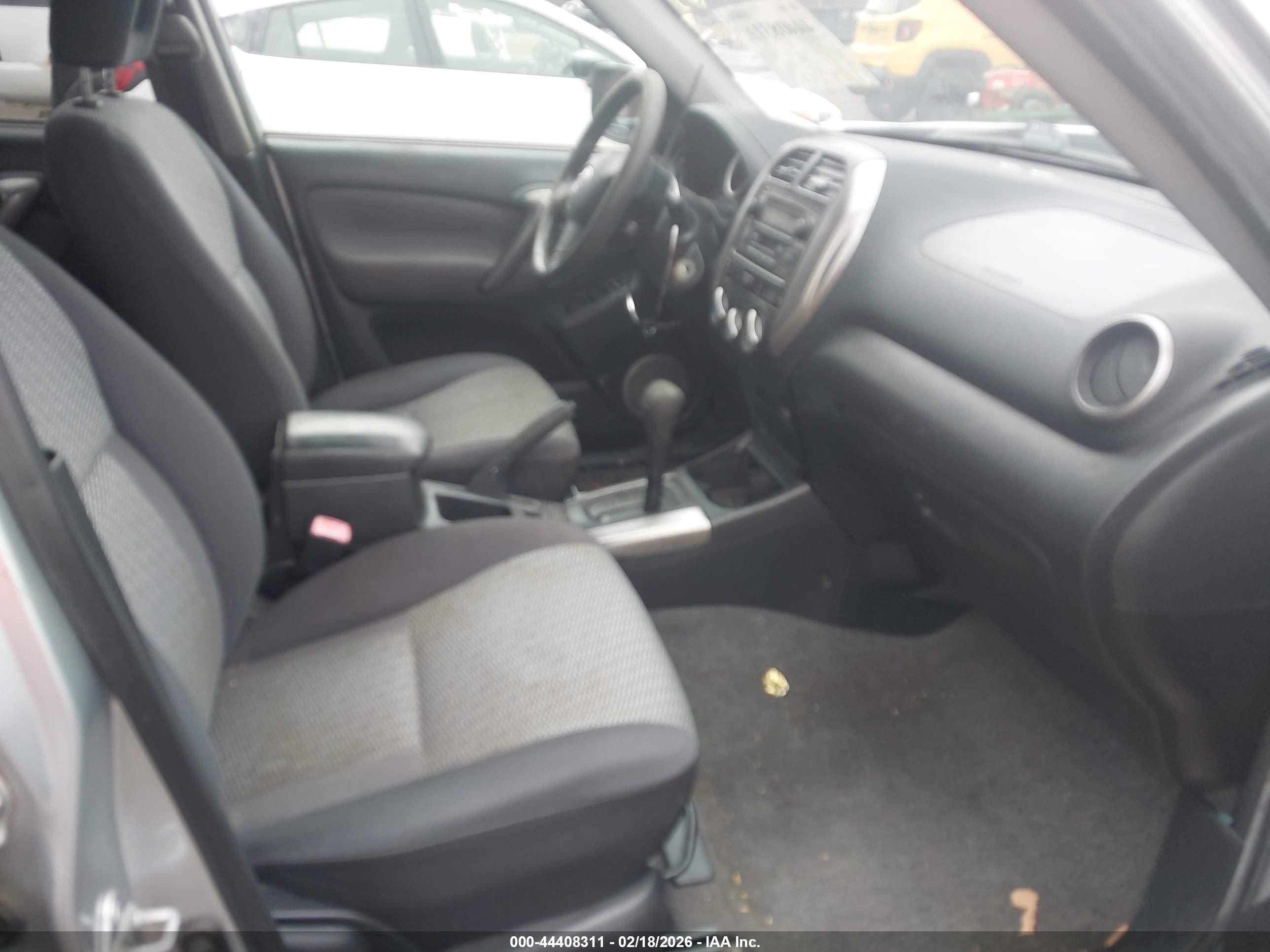 2004 Toyota Rav4   Silver vin: JTEHD20V746019240