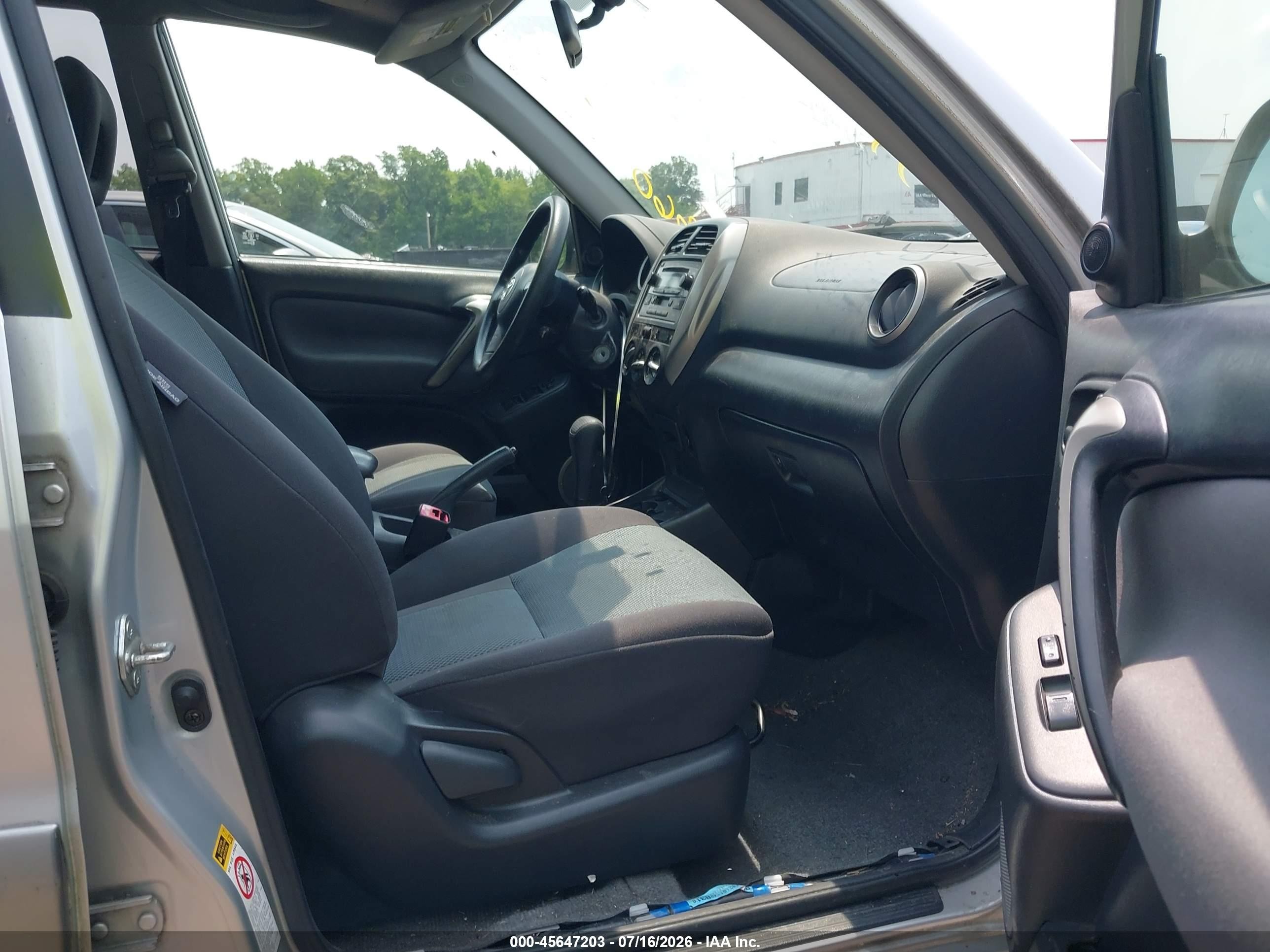 2005 Toyota Rav4 Silver vin: JTEHD20V750048161