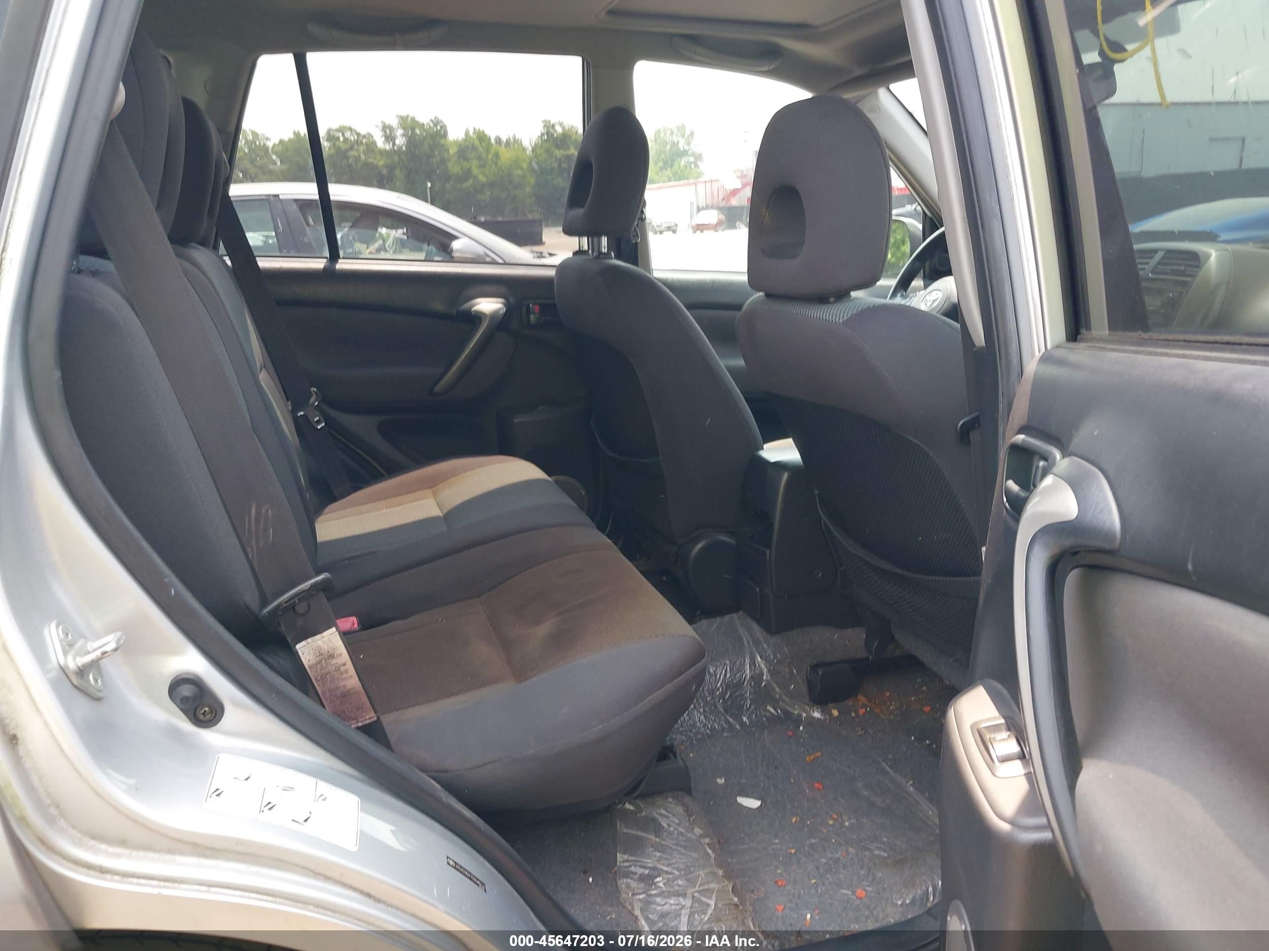2005 Toyota Rav4 Silver vin: JTEHD20V750048161
