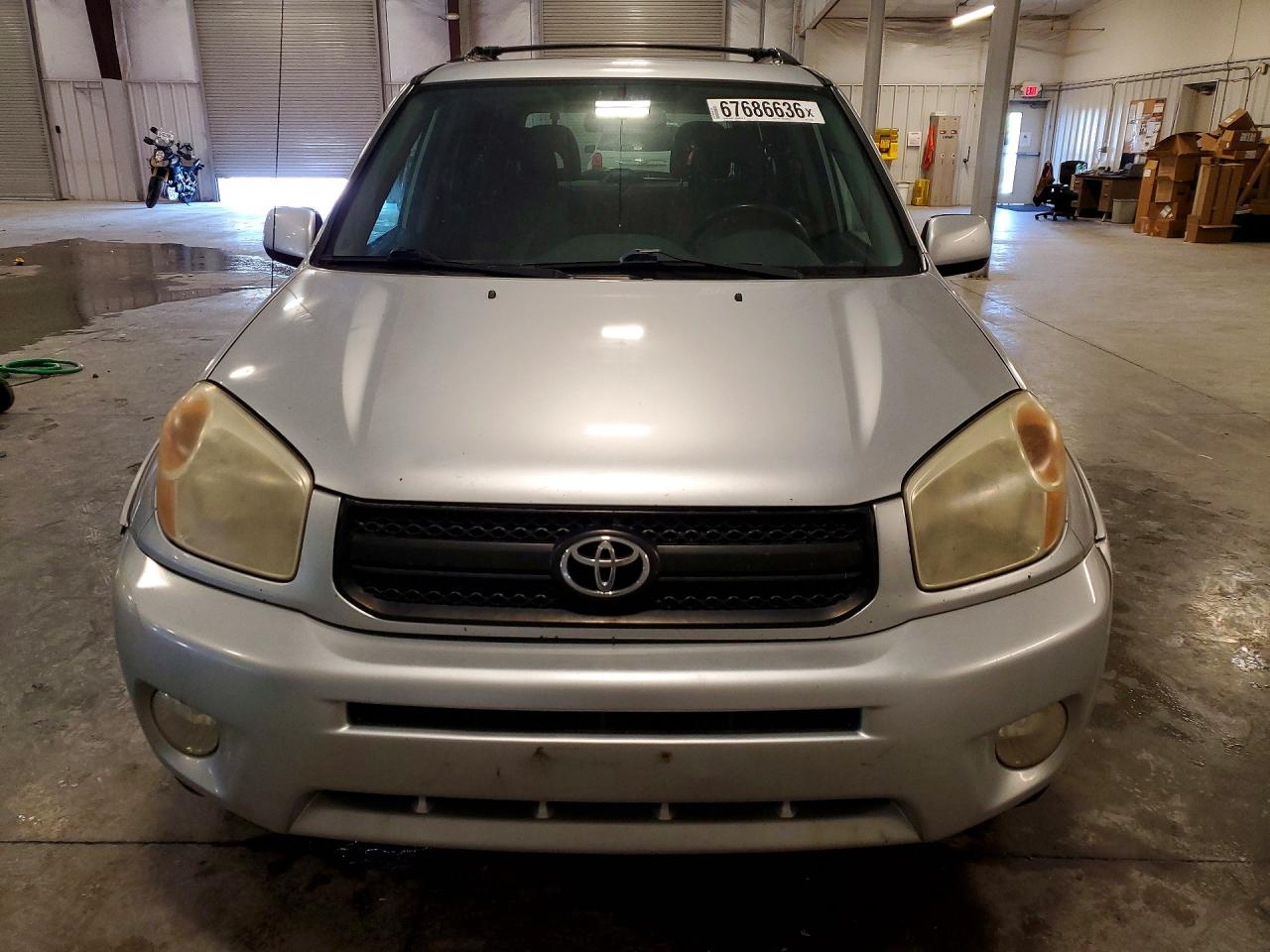 2005 Toyota Rav4 Base Silver vin: JTEHD20V856037568
