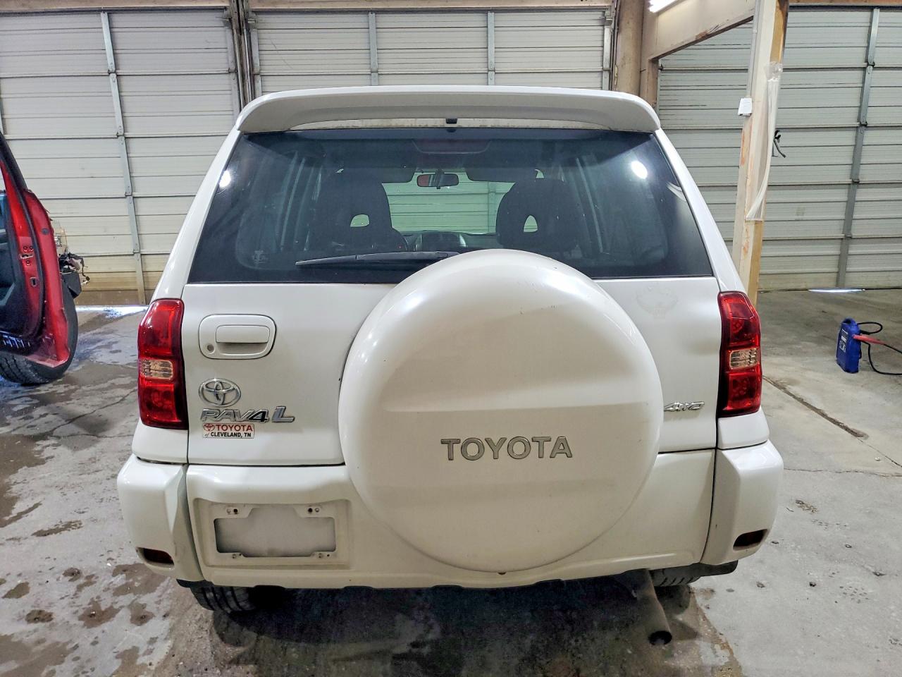 2005 Toyota Rav4 Base White vin: JTEHD20V950063891