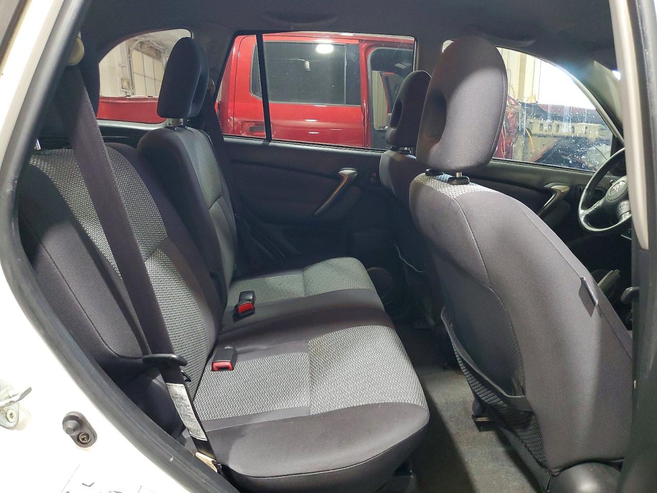 2005 Toyota Rav4 Base White vin: JTEHD20V950063891