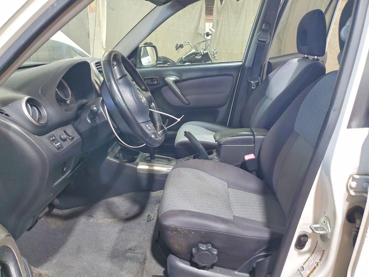 2005 Toyota Rav4 Base White vin: JTEHD20V950063891
