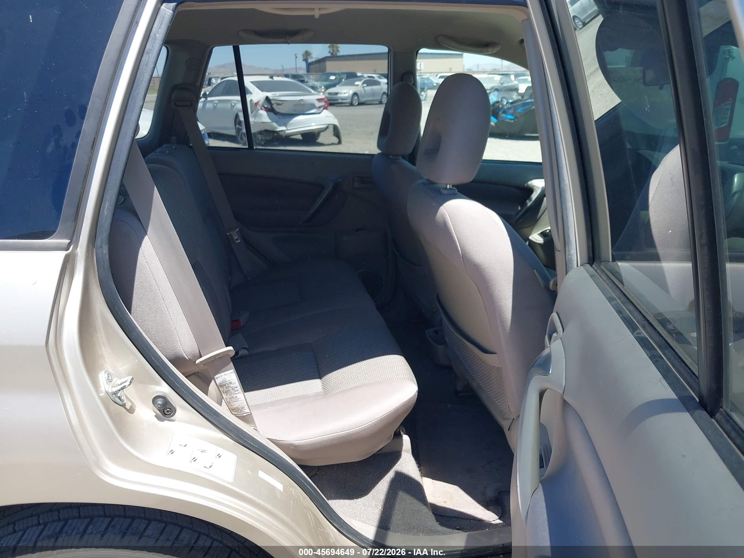 2004 Toyota Rav4   Champagne vin: JTEHD20VX40023561