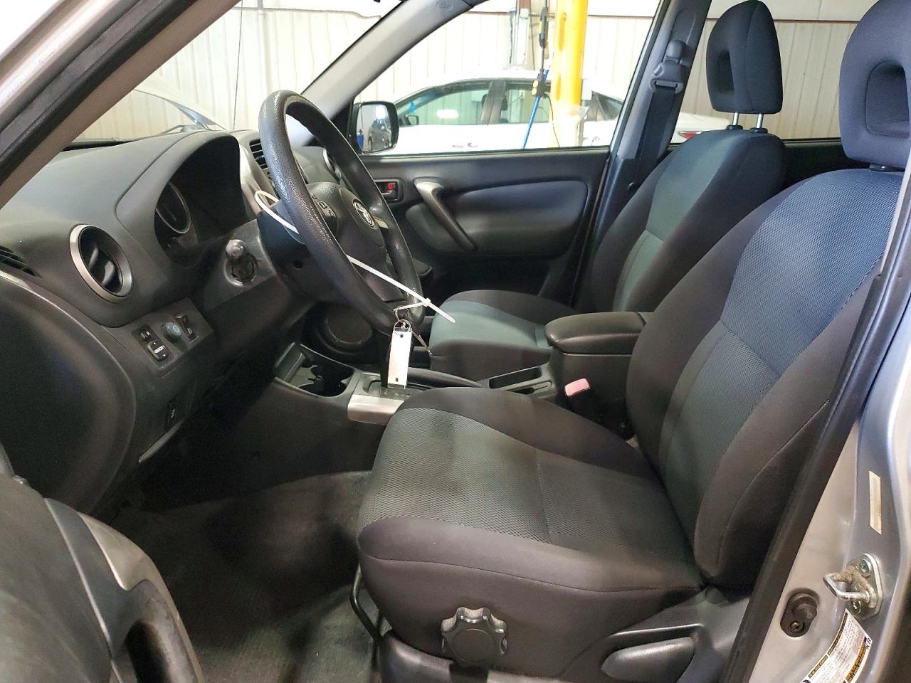 2004 Toyota Rav4 Base Silver vin: JTEHD20VX46005607