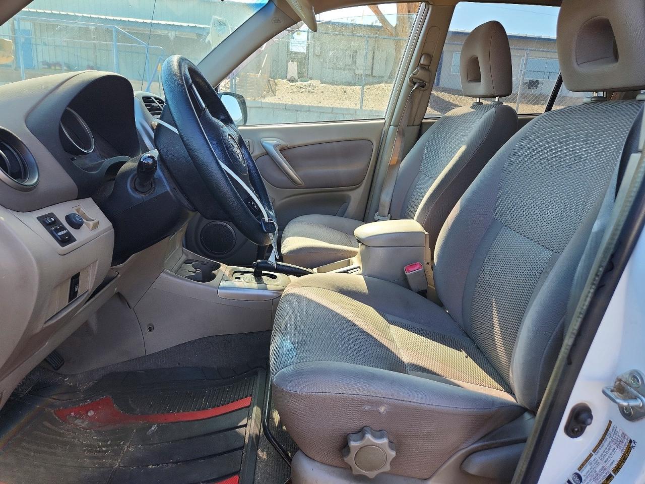 2005 Toyota Rav4 Base White vin: JTEHD20VX50039700