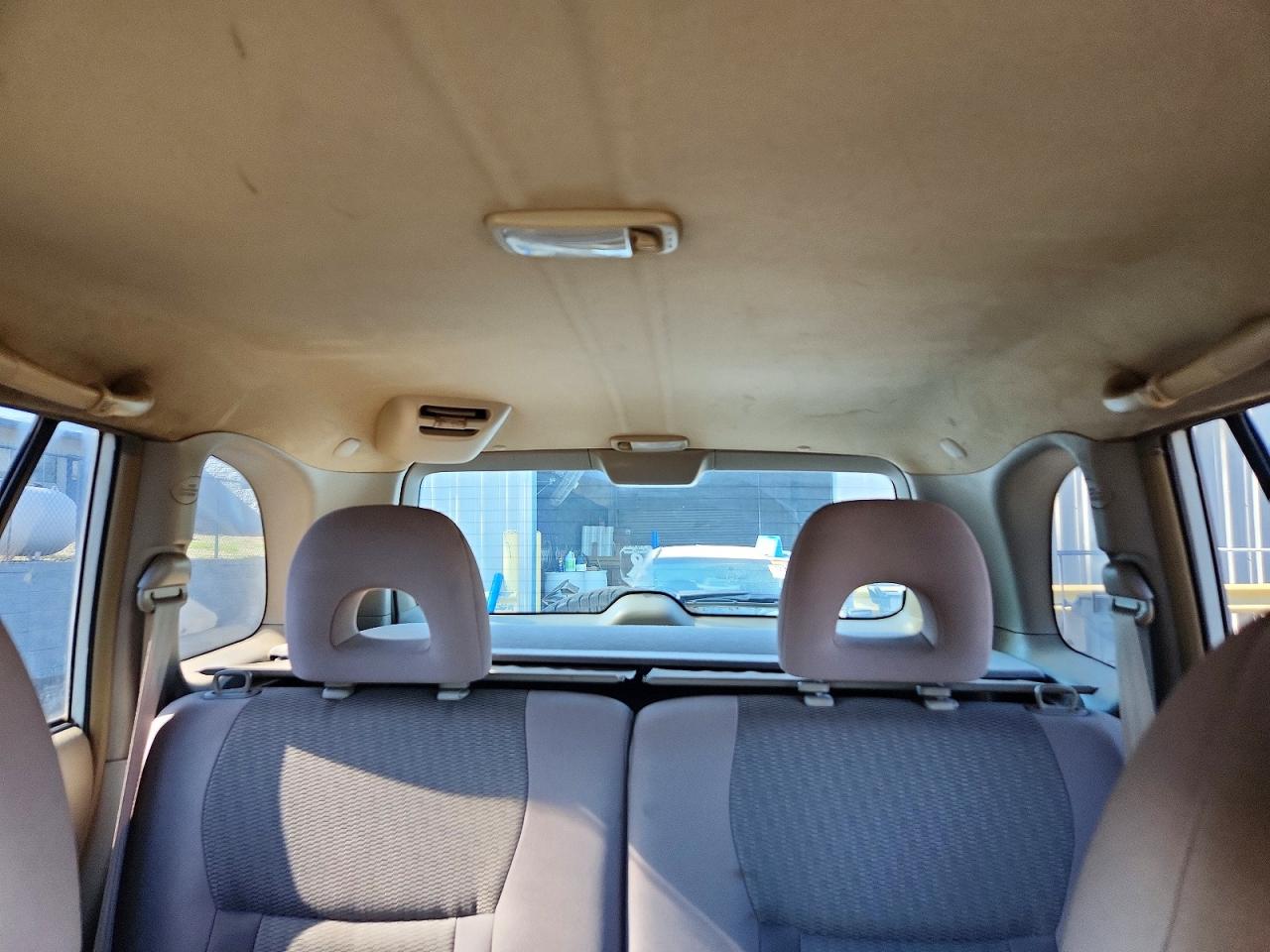 2005 Toyota Rav4 Base White vin: JTEHD20VX50039700