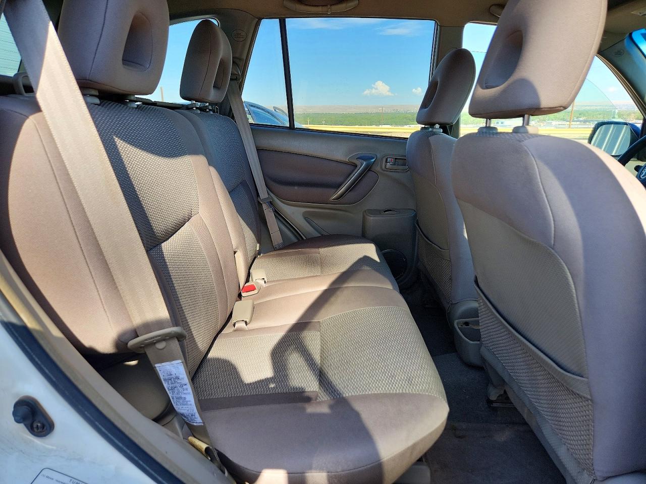 2005 Toyota Rav4 Base White vin: JTEHD20VX50039700
