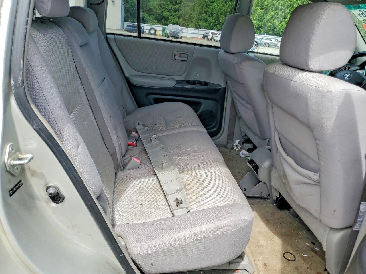 2004 Toyota Highlander Base Silver vin: JTEHD21A140028868