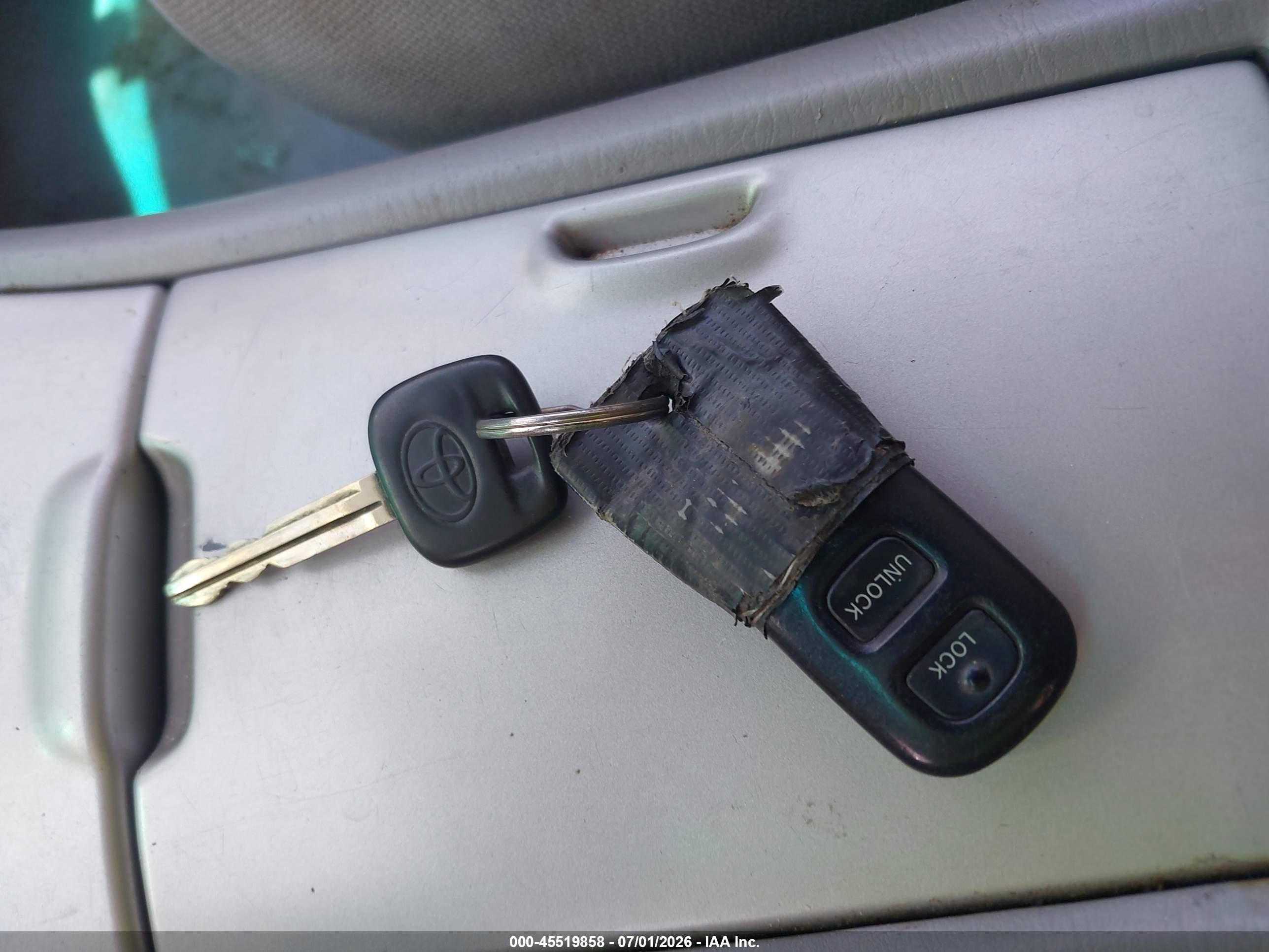 2005 Toyota Highlander   Silver vin: JTEHD21A450033368