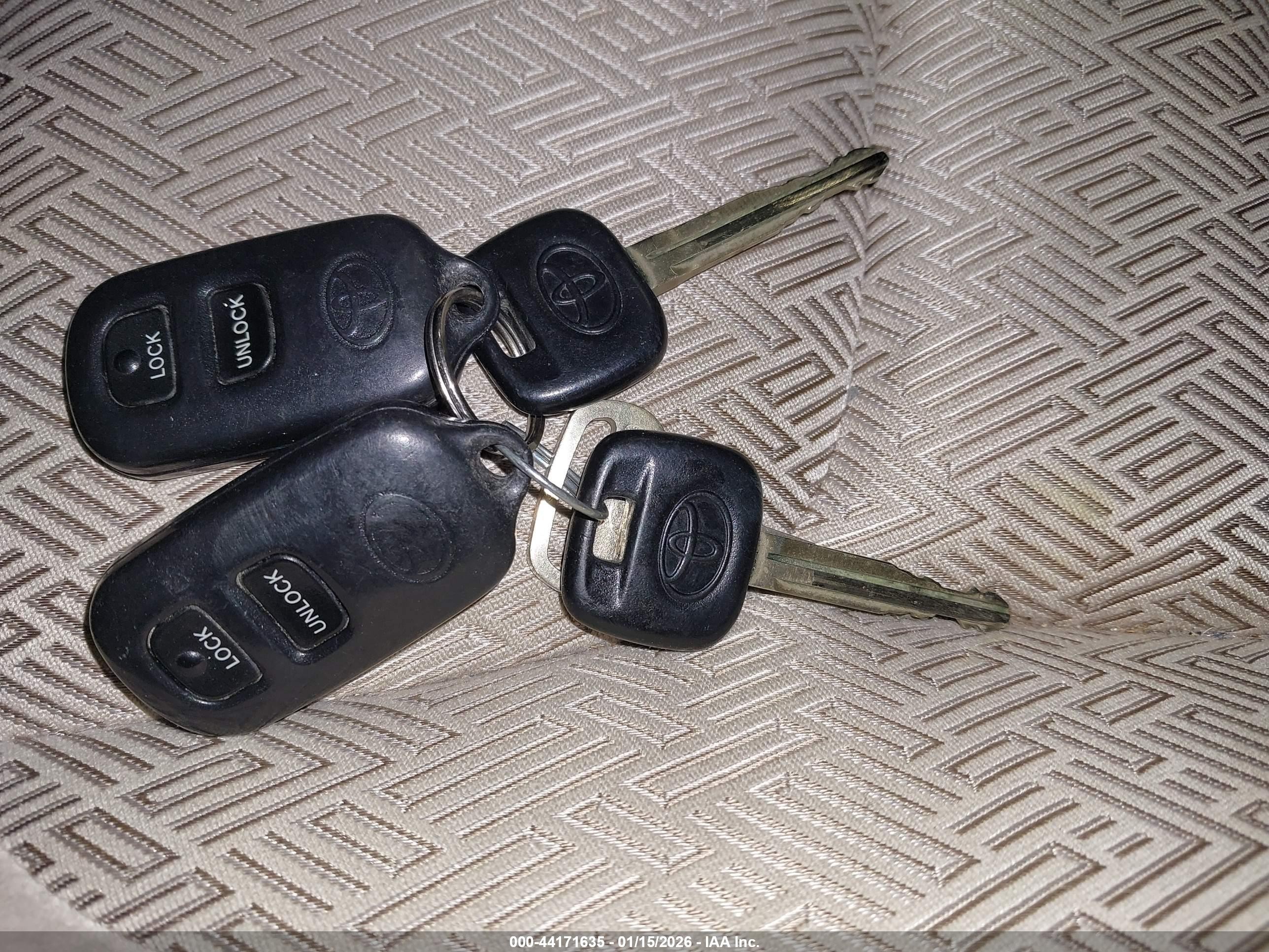2003 Toyota Highlander   Желто-коричневый vin: JTEHD21A630020036