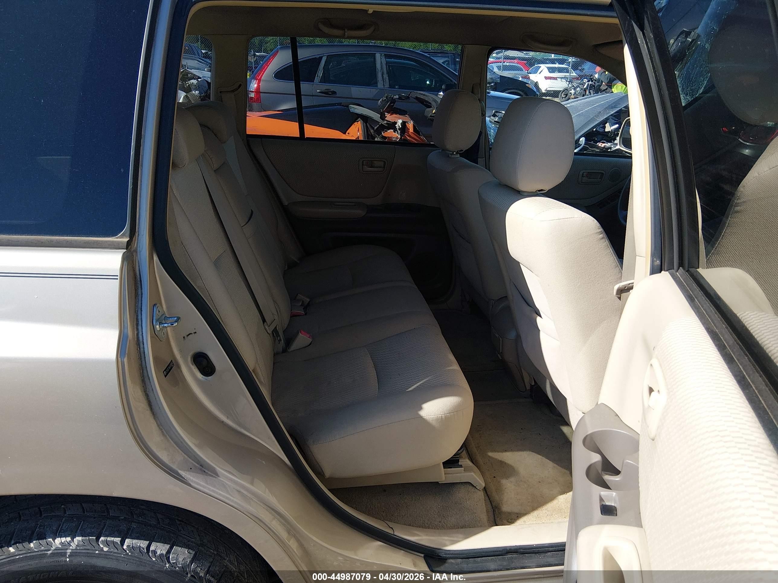2005 Toyota Highlander   Gold vin: JTEHD21A650036997