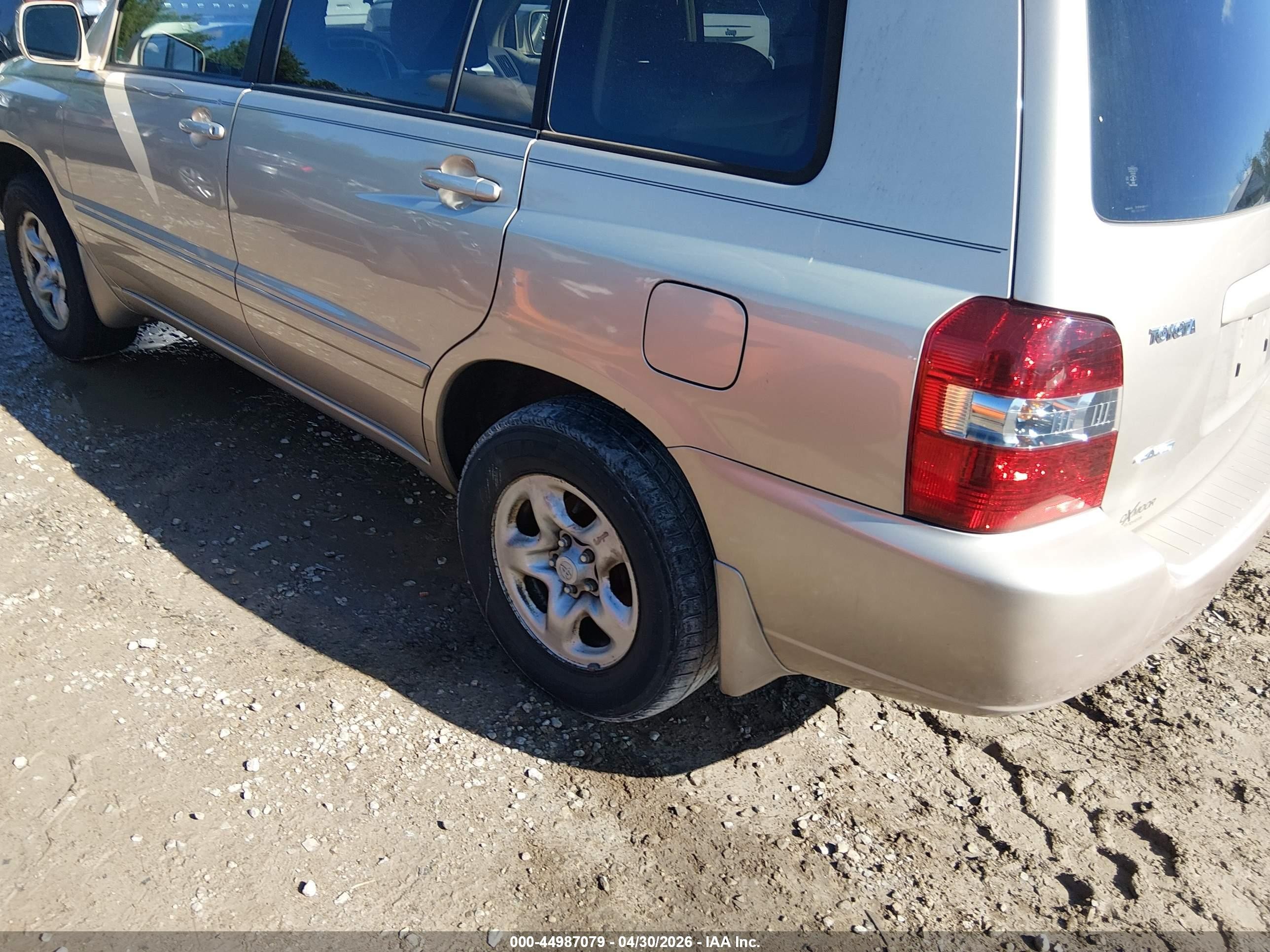 2005 Toyota Highlander   Gold vin: JTEHD21A650036997