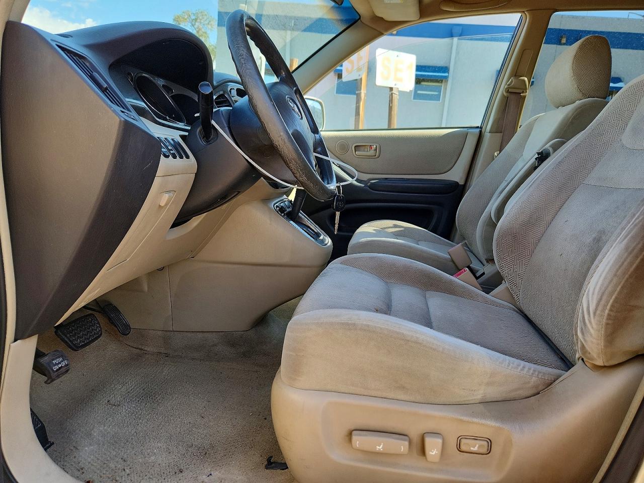 2001 Toyota Highlander Base Gold vin: JTEHD21A910002210