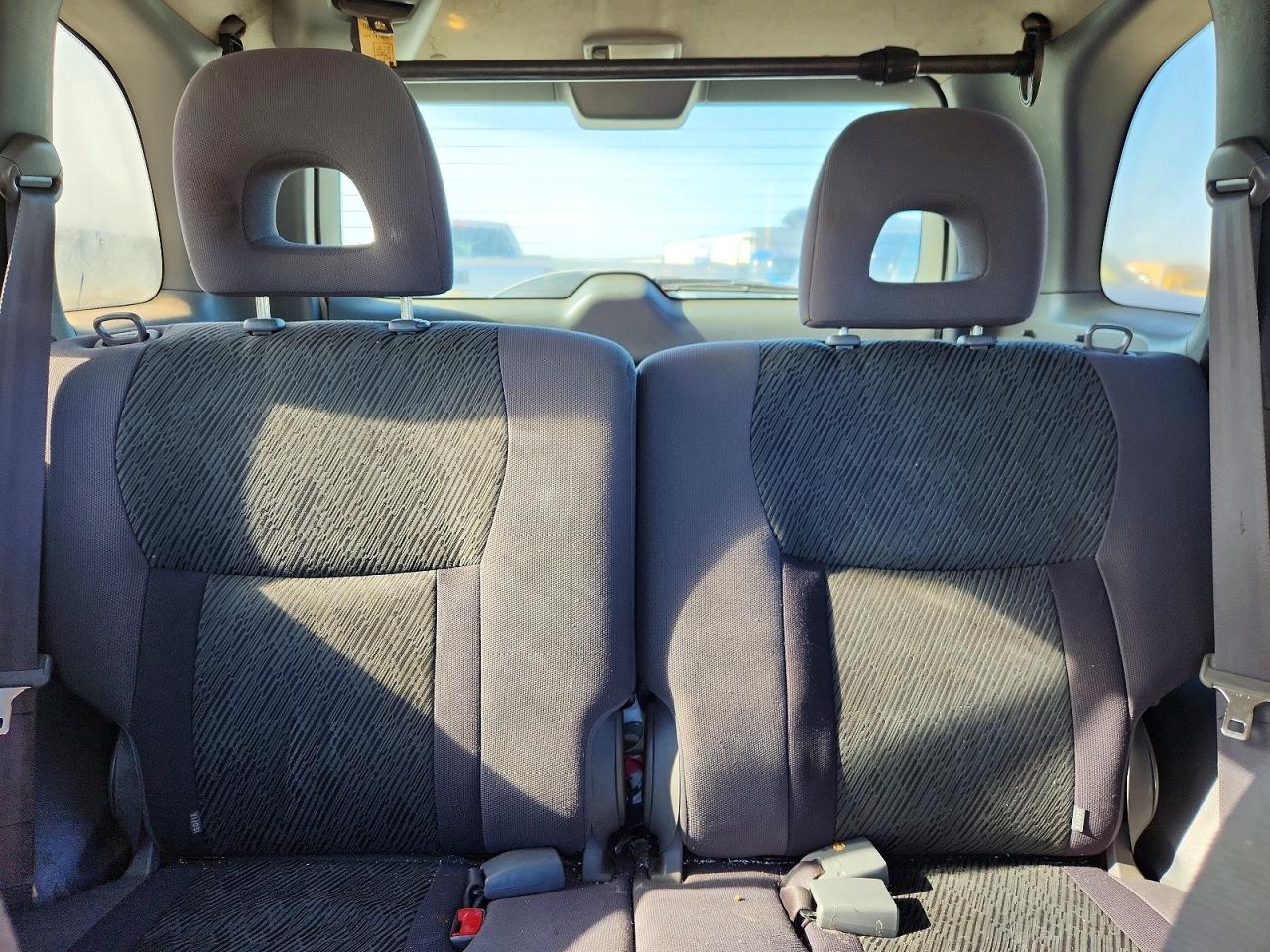2002 Toyota Rav4 Base White vin: JTEHH20V220140150