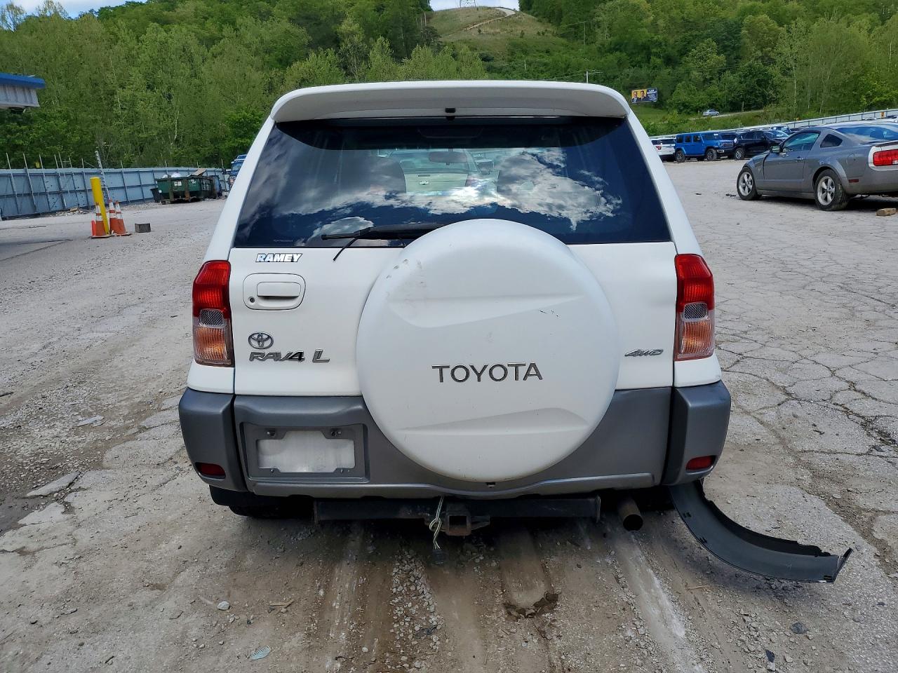 2001 Toyota Rav4 Base White vin: JTEHH20V510060825