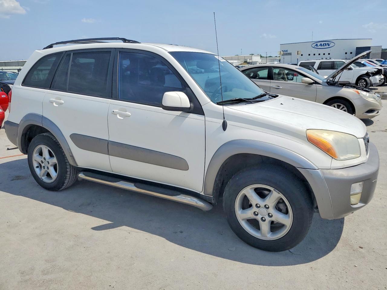 2001 Toyota Rav4 Base White vin: JTEHH20V910111601
