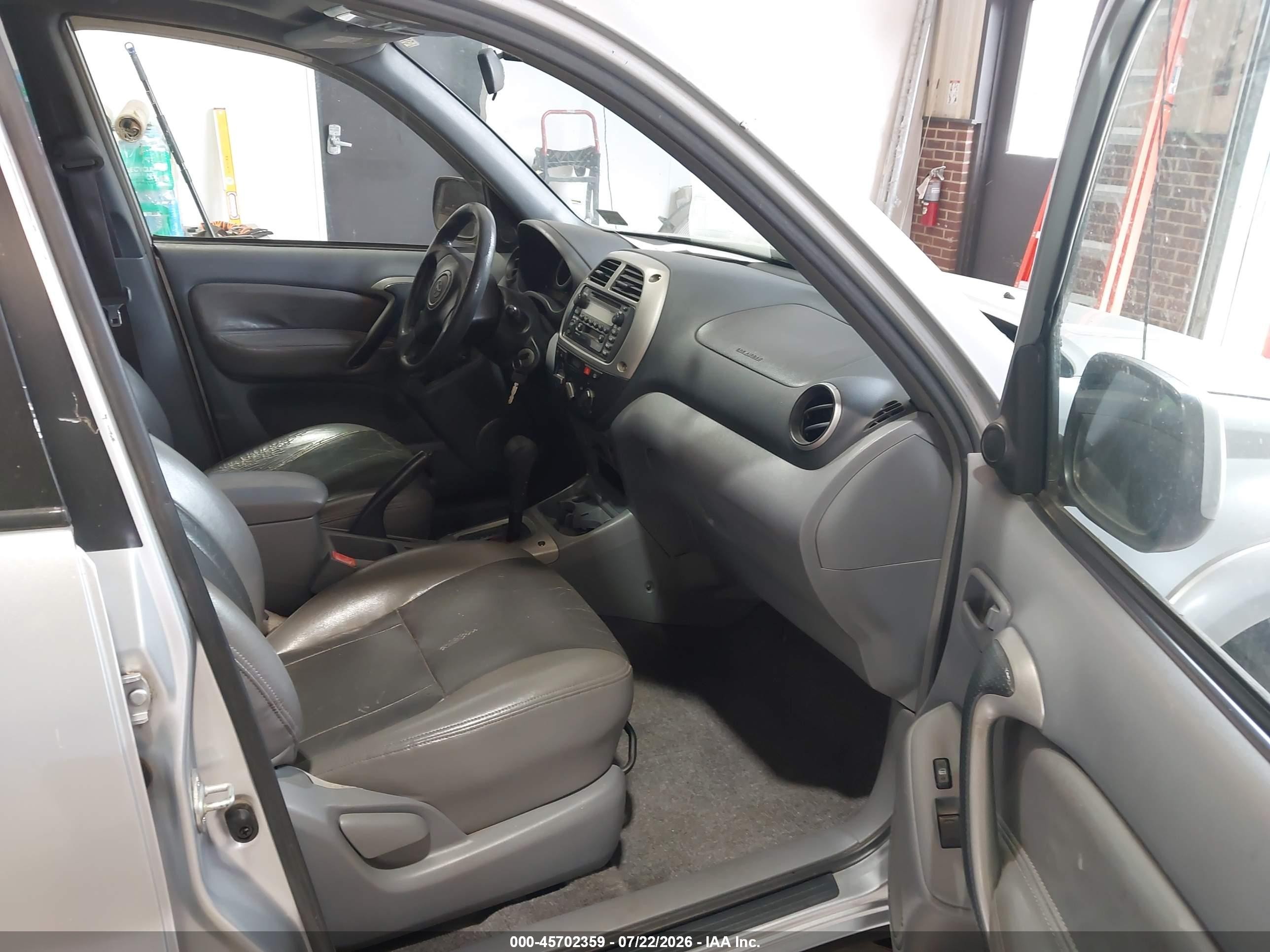 2002 Toyota Rav4   Silver vin: JTEHH20V926021637