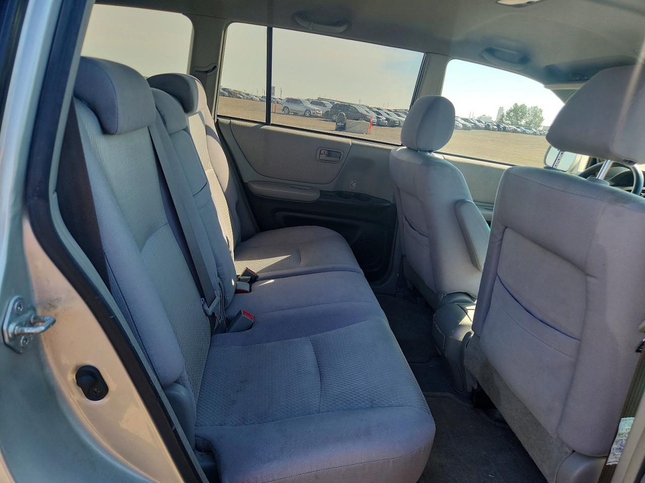 2005 Toyota Highlander Limited Silver vin: JTEHP21A050083160