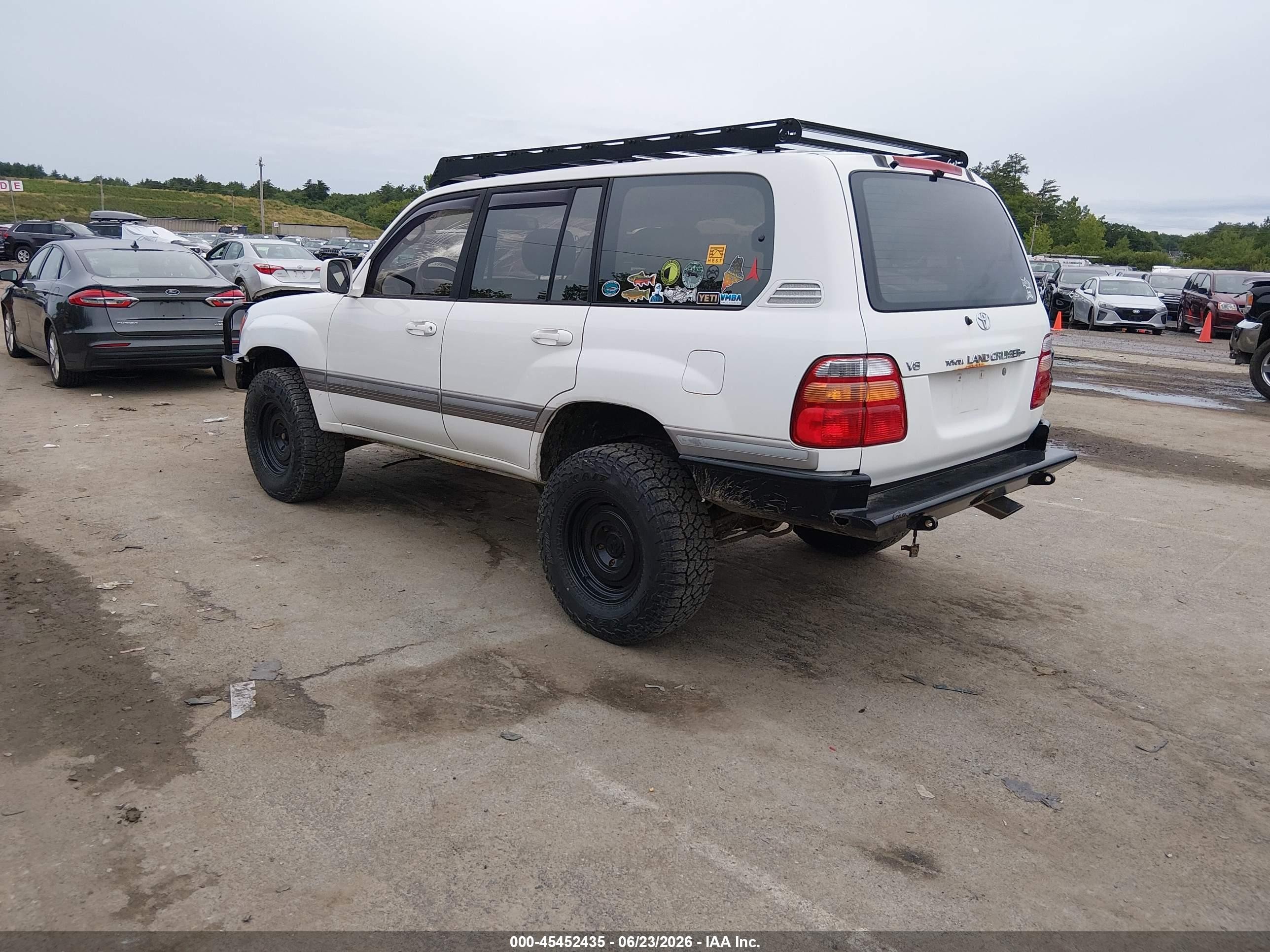 2001 Toyota Land Cruiser   White vin: JTEHT05J012005776