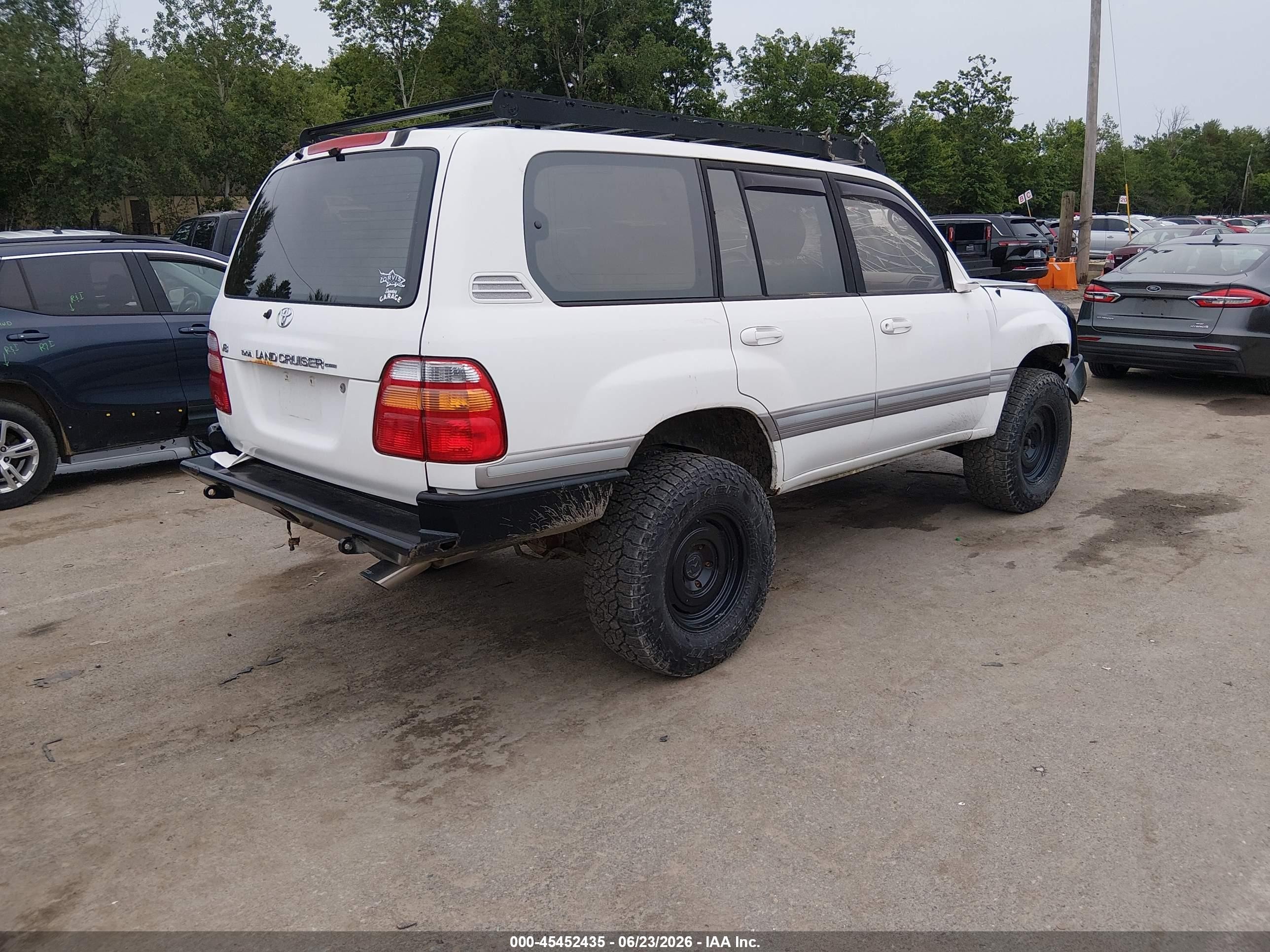 2001 Toyota Land Cruiser   White vin: JTEHT05J012005776