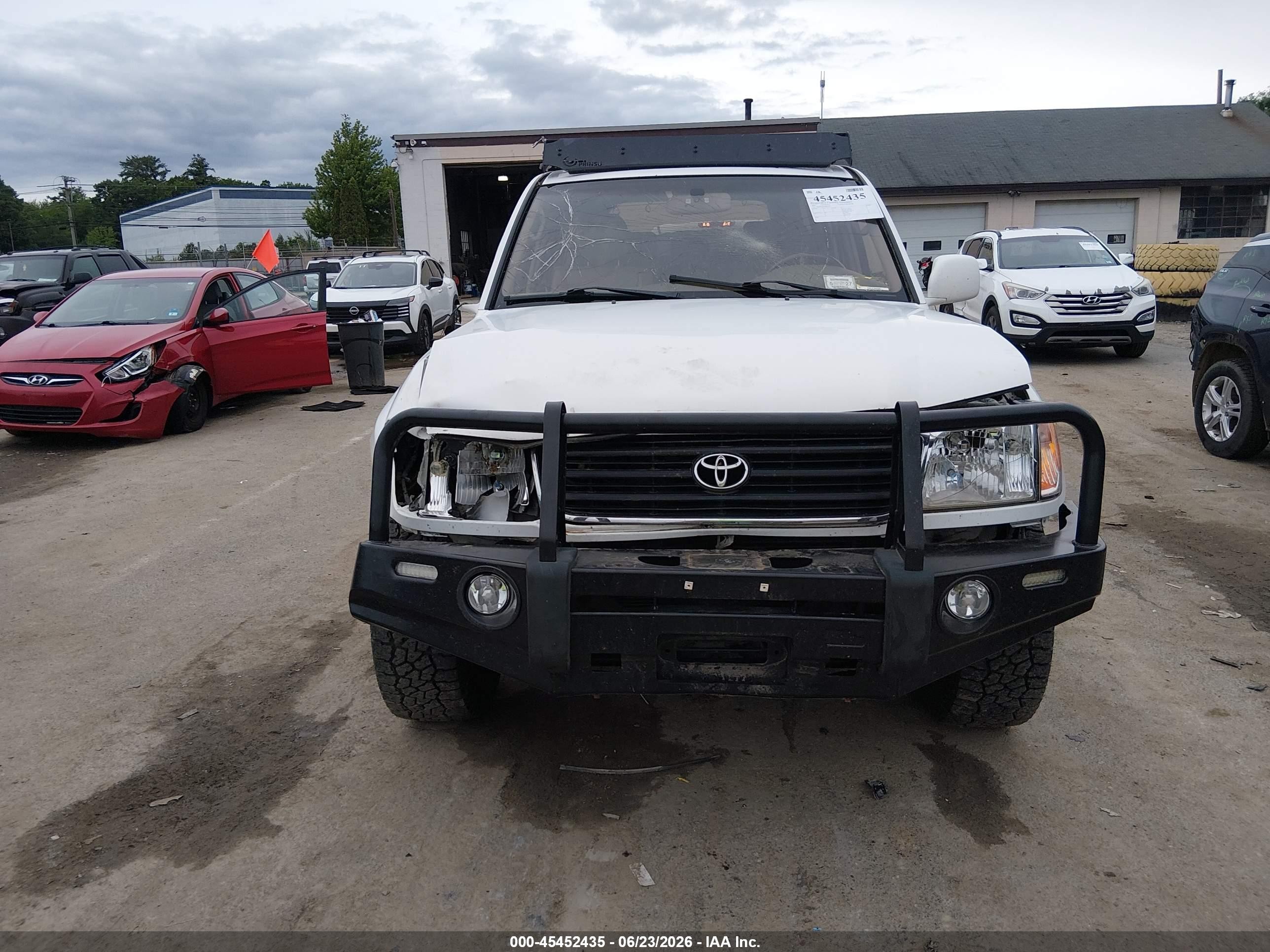 2001 Toyota Land Cruiser   White vin: JTEHT05J012005776