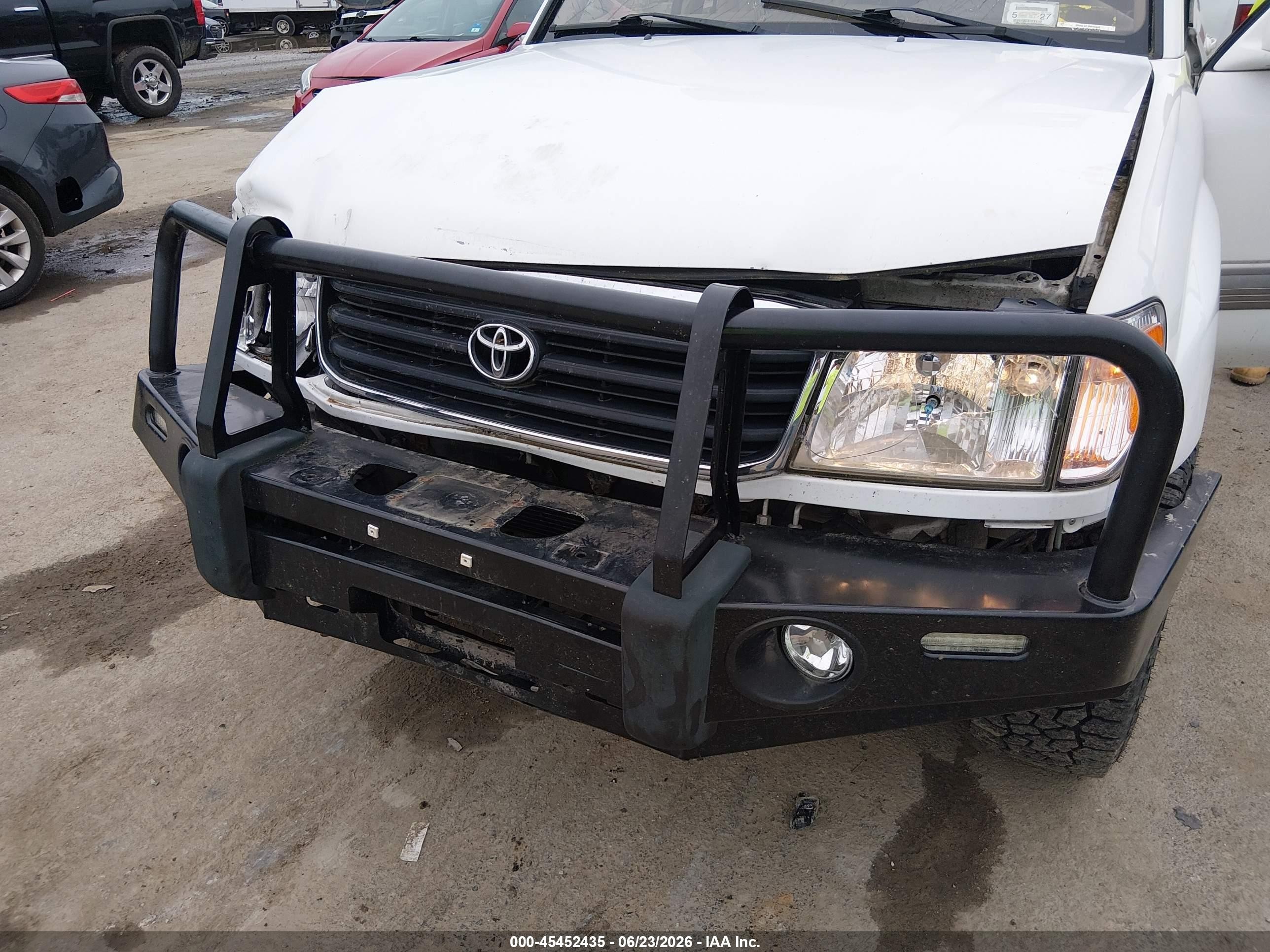 2001 Toyota Land Cruiser   White vin: JTEHT05J012005776
