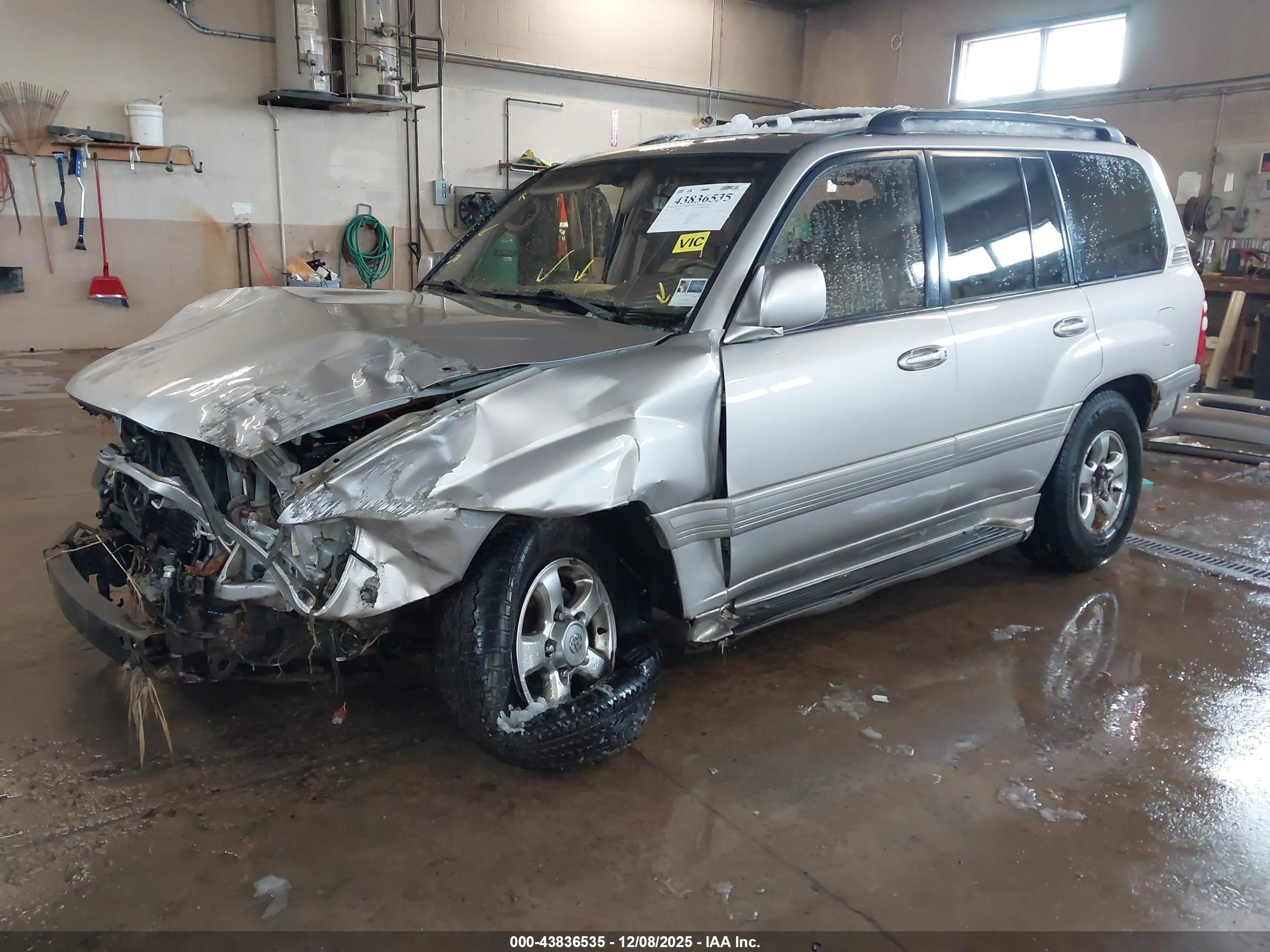 2001 Toyota Land Cruiser   Silver vin: JTEHT05J012016132