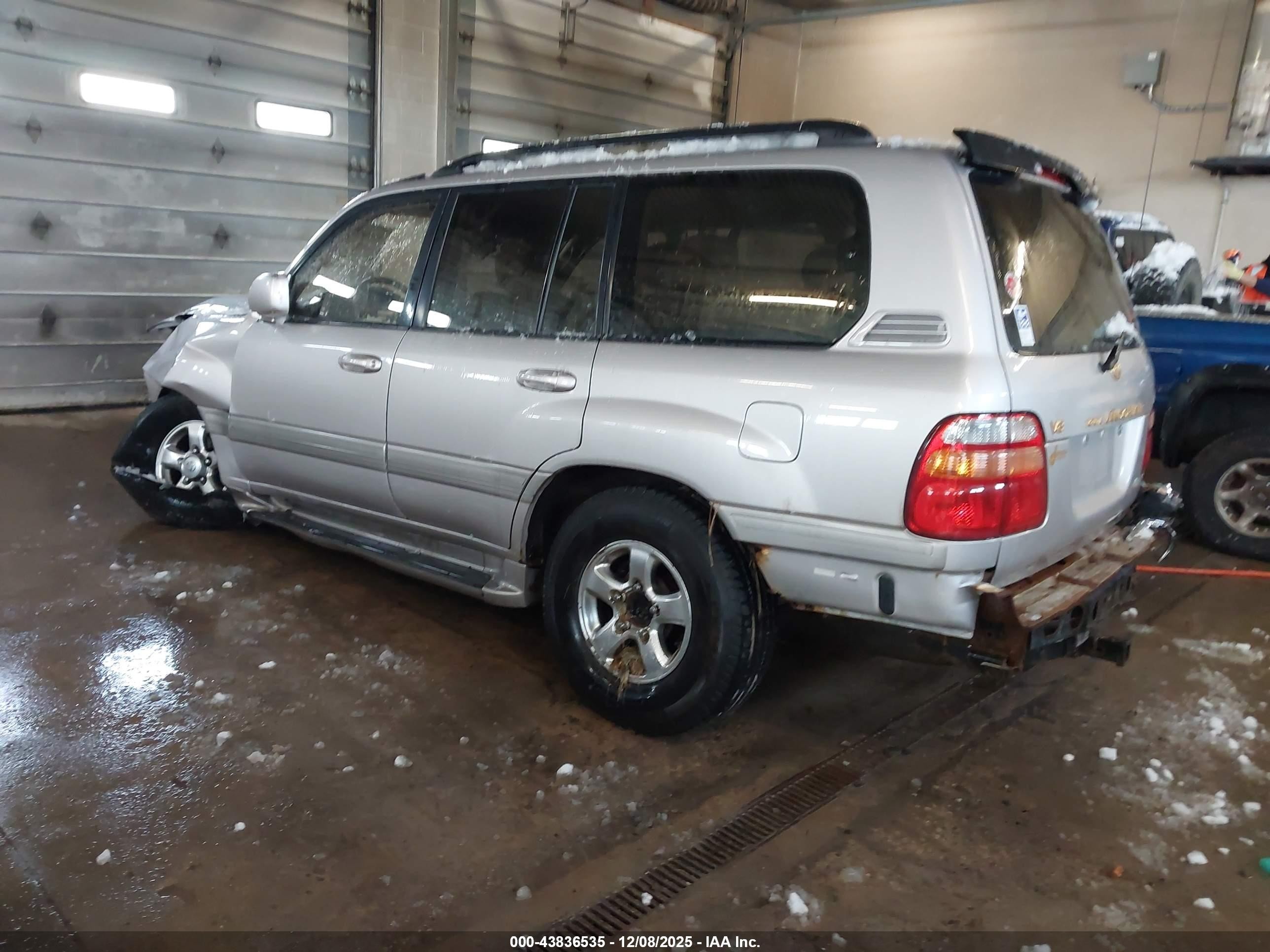2001 Toyota Land Cruiser   Silver vin: JTEHT05J012016132