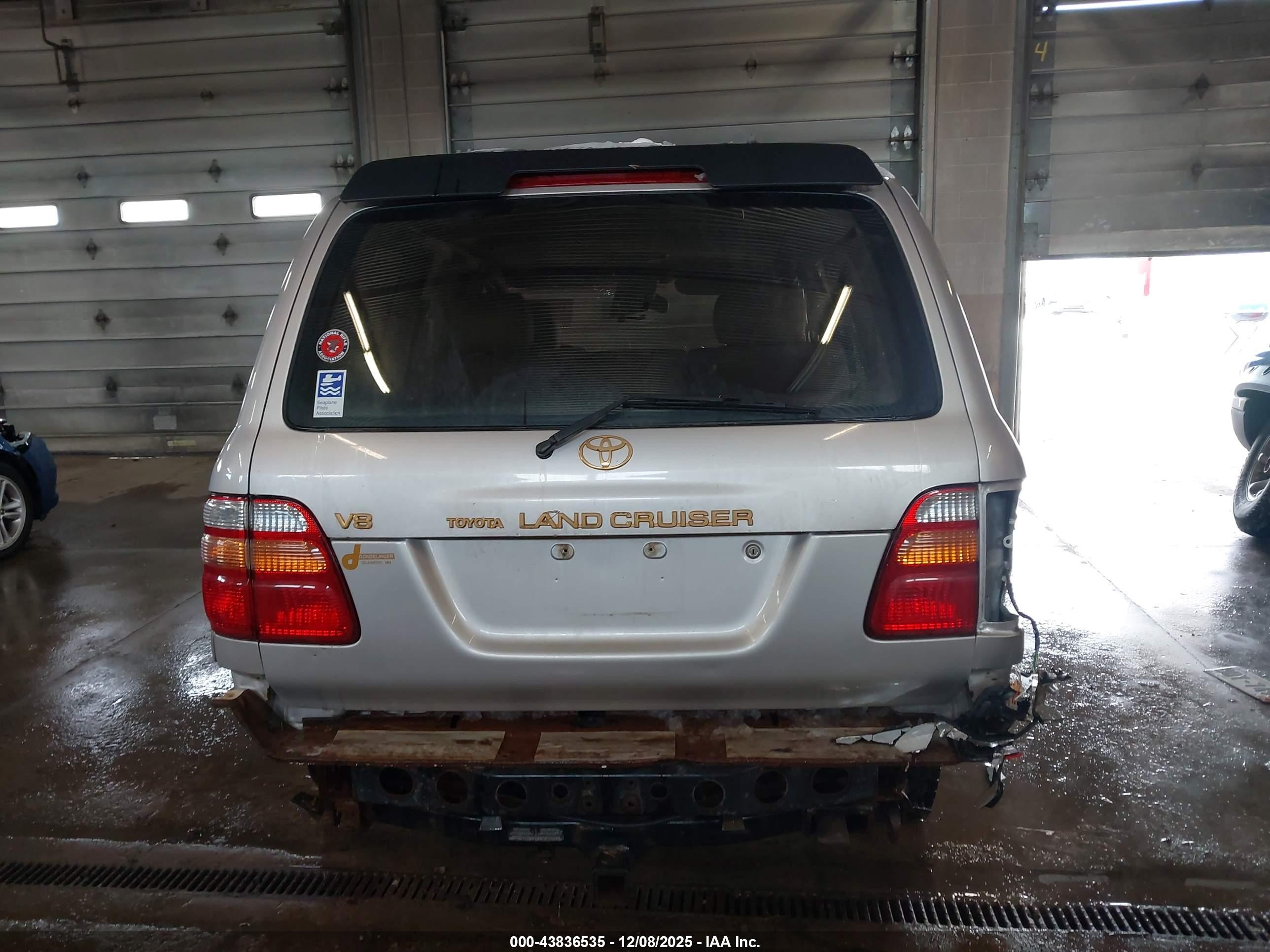 2001 Toyota Land Cruiser   Silver vin: JTEHT05J012016132