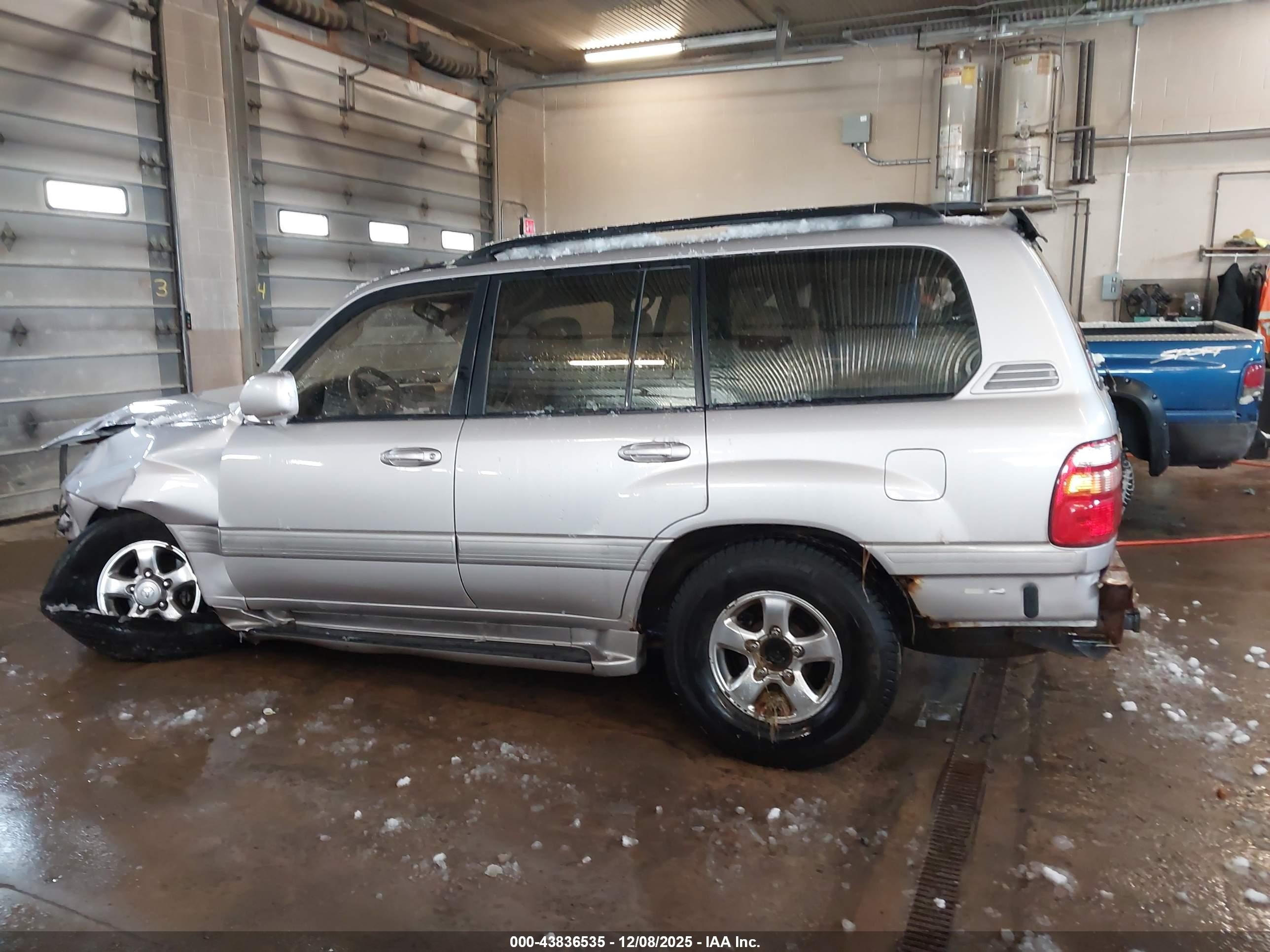 2001 Toyota Land Cruiser   Silver vin: JTEHT05J012016132