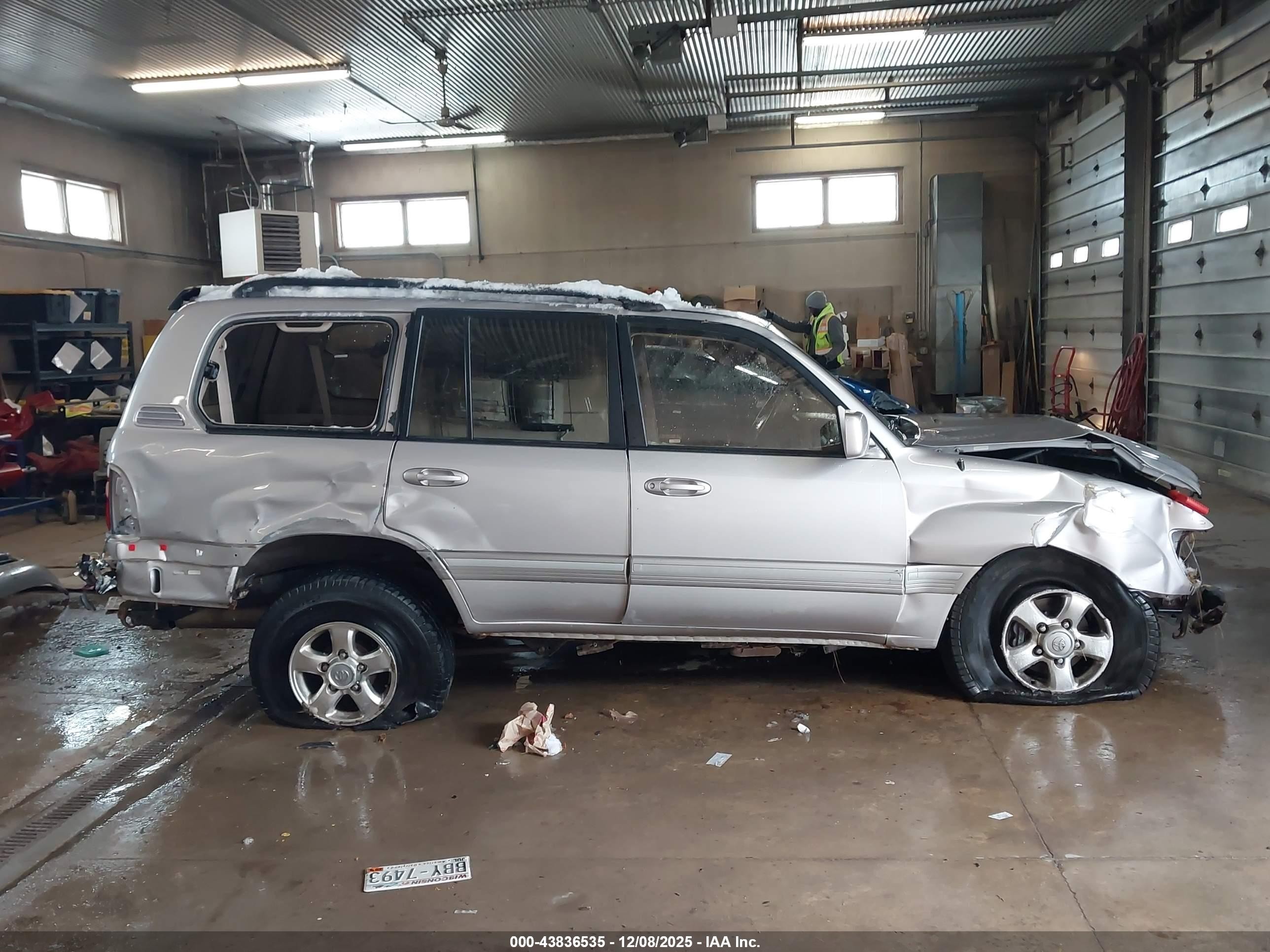 2001 Toyota Land Cruiser   Silver vin: JTEHT05J012016132