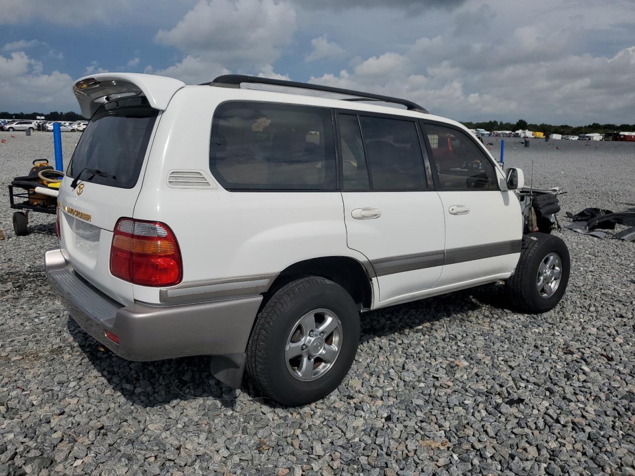 2002 Toyota Land Cruiser White vin: JTEHT05J022025155