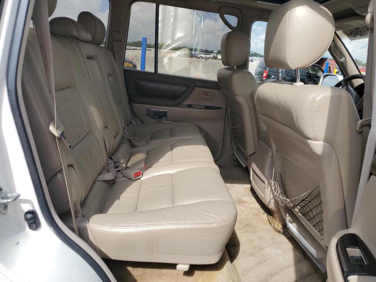 2002 Toyota Land Cruiser White vin: JTEHT05J022025155