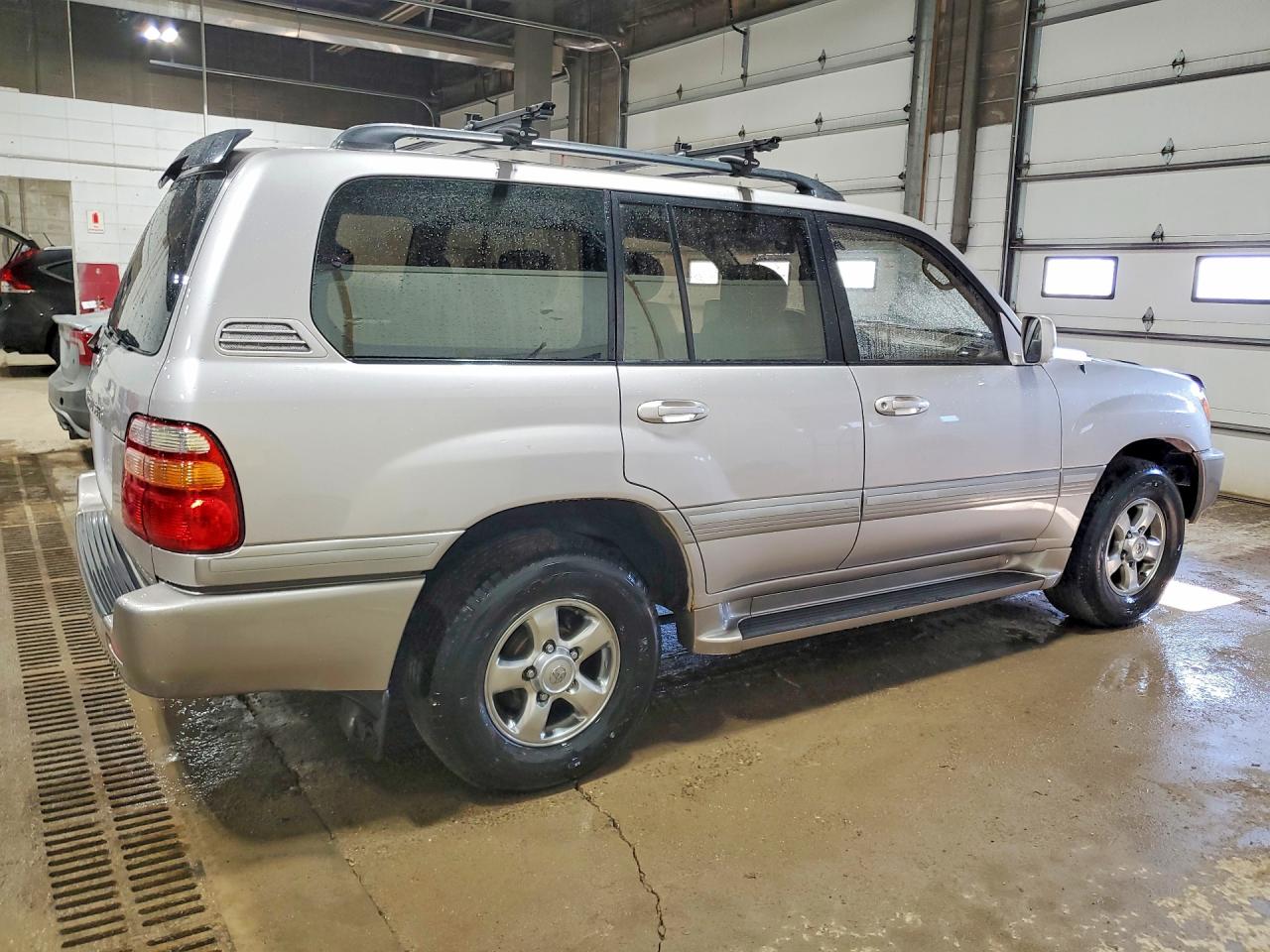 2002 Toyota Land Cruiser Silver vin: JTEHT05J022026225