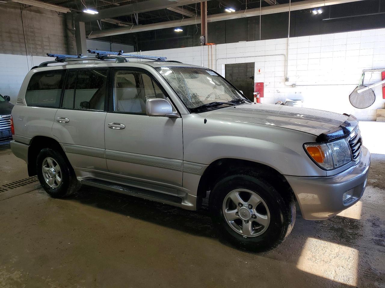 2002 Toyota Land Cruiser Silver vin: JTEHT05J022026225