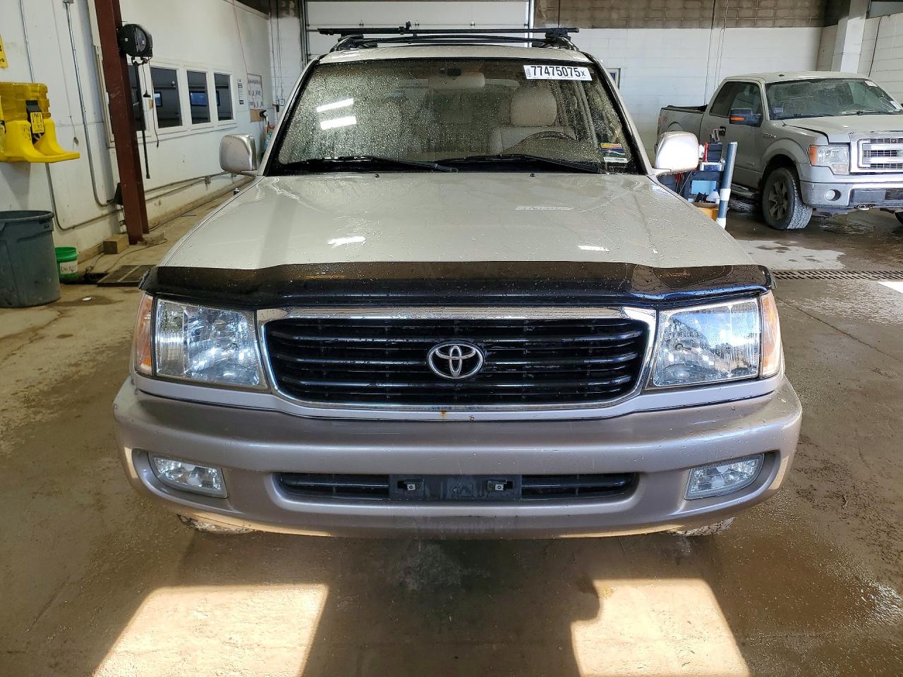 2002 Toyota Land Cruiser Silver vin: JTEHT05J022026225