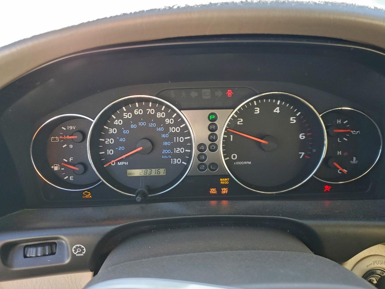 2005 Toyota Land Cruiser White vin: JTEHT05J052075011